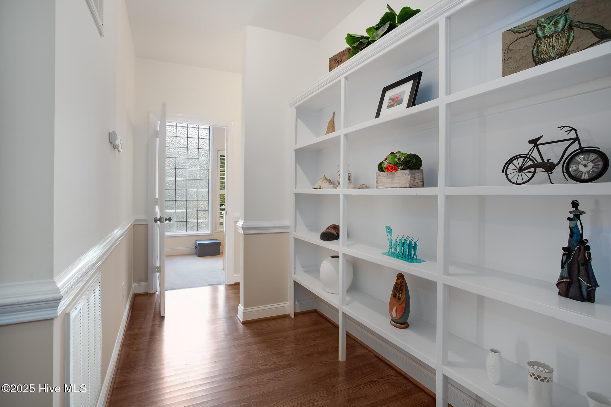 100532044 | Photo 46