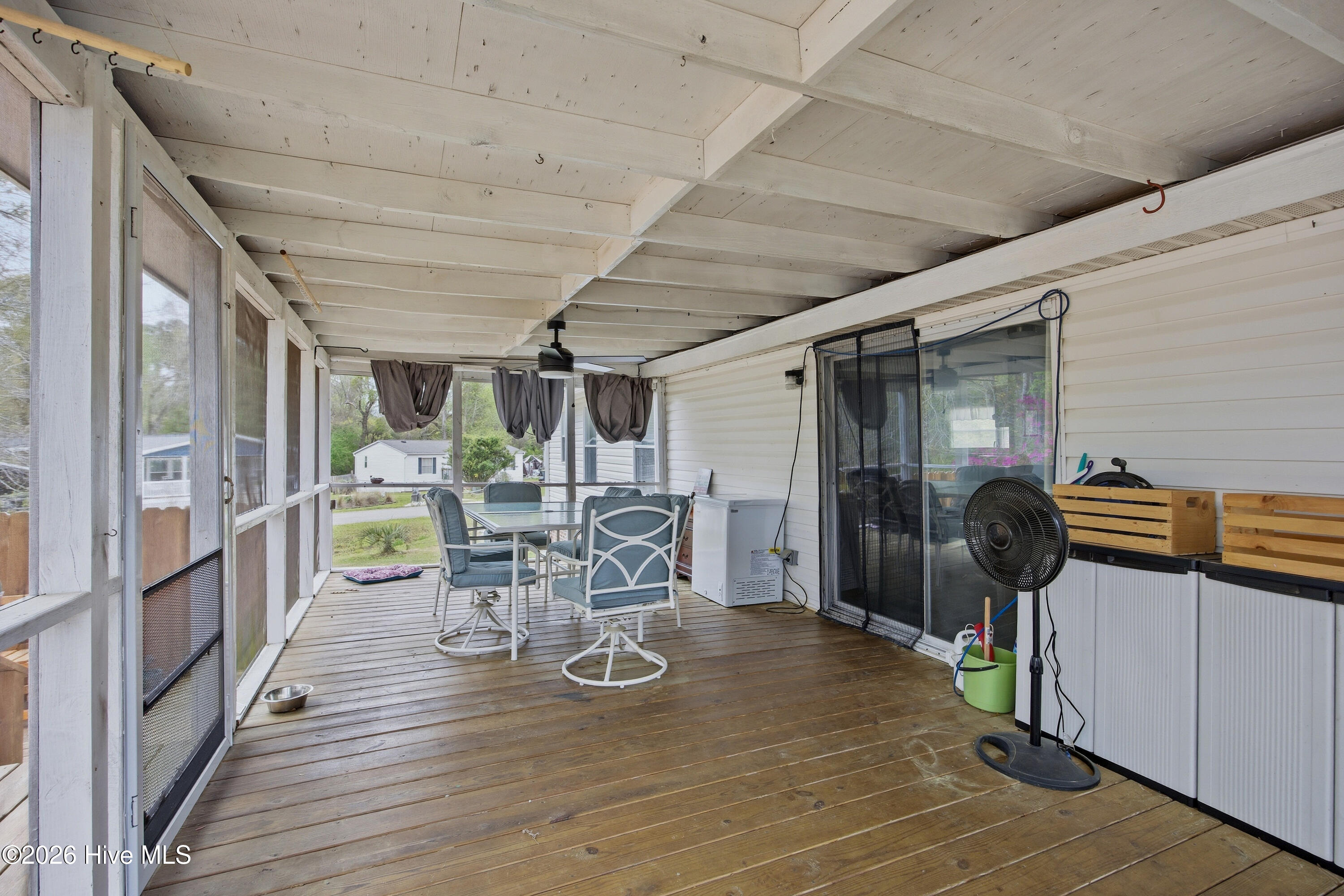 100565028 | Photo 33