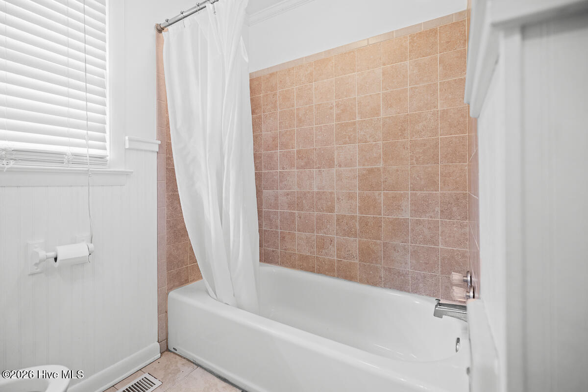 100548407 | Photo 36