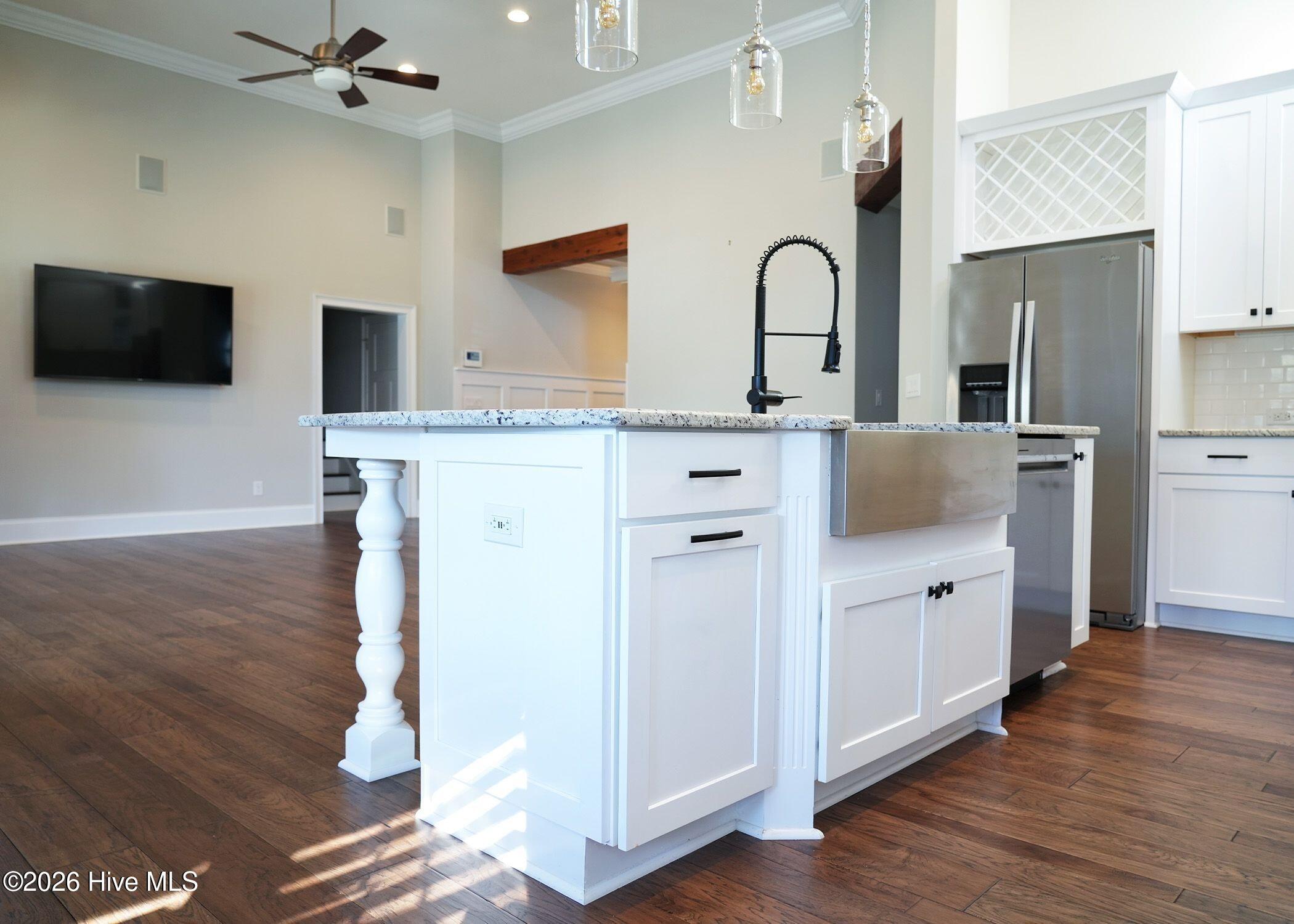 100554172 | Photo 15