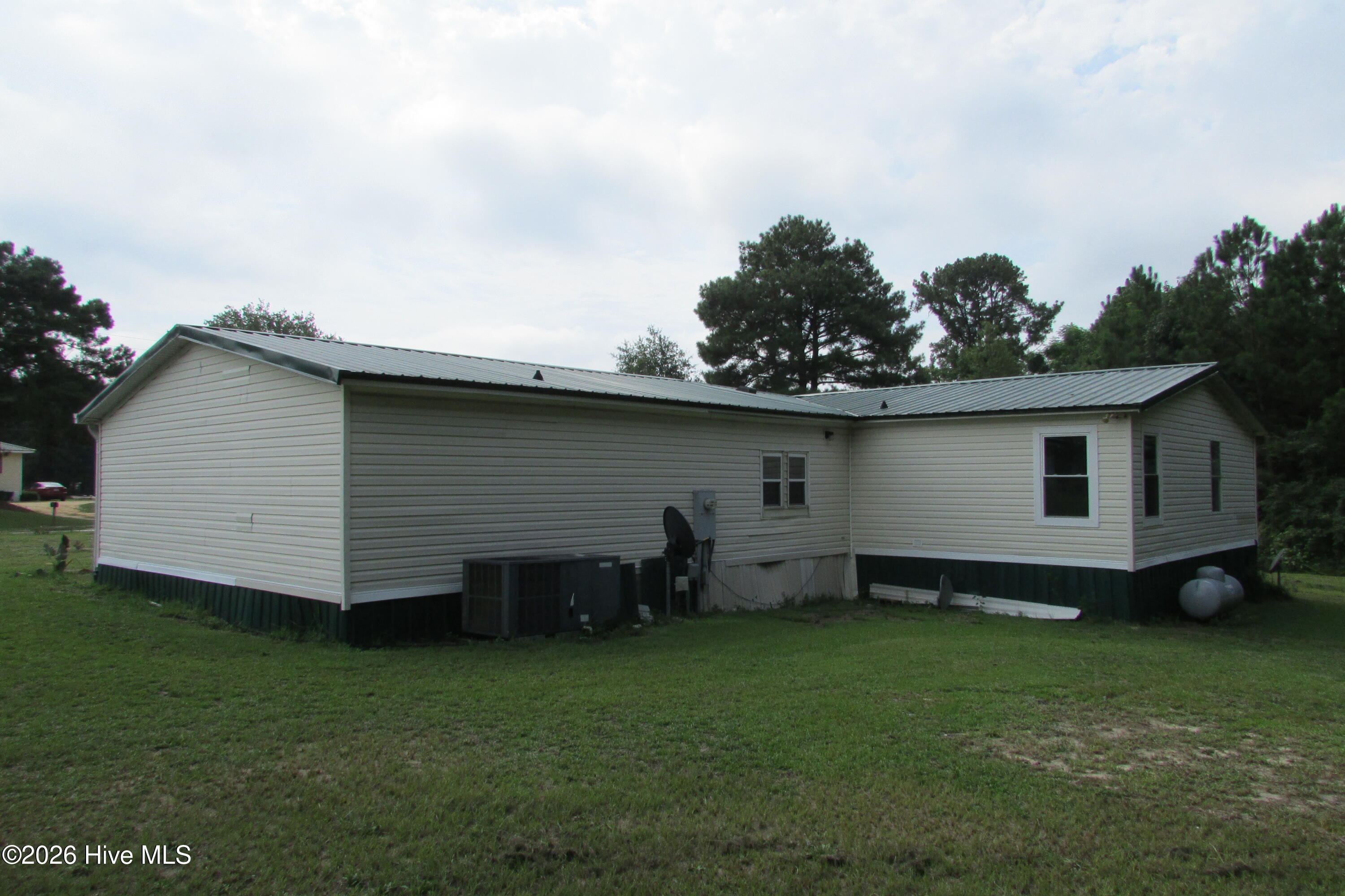 5th image of 913 Isaac Rd, Clinton, NC 28328 | MLS# 100598026