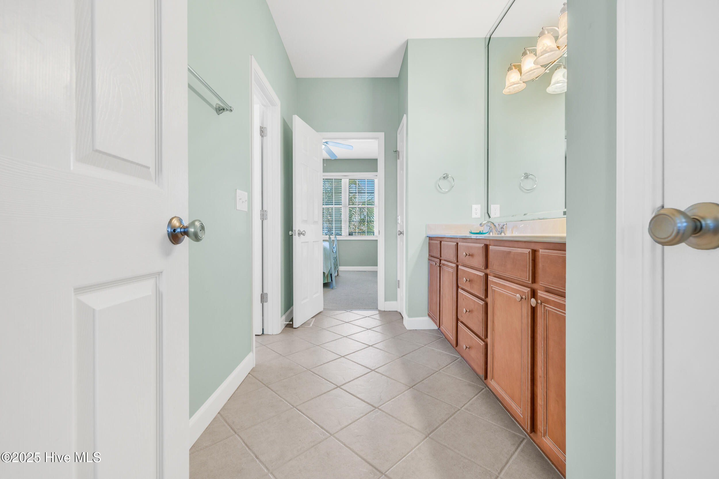 100509917 | Photo 51