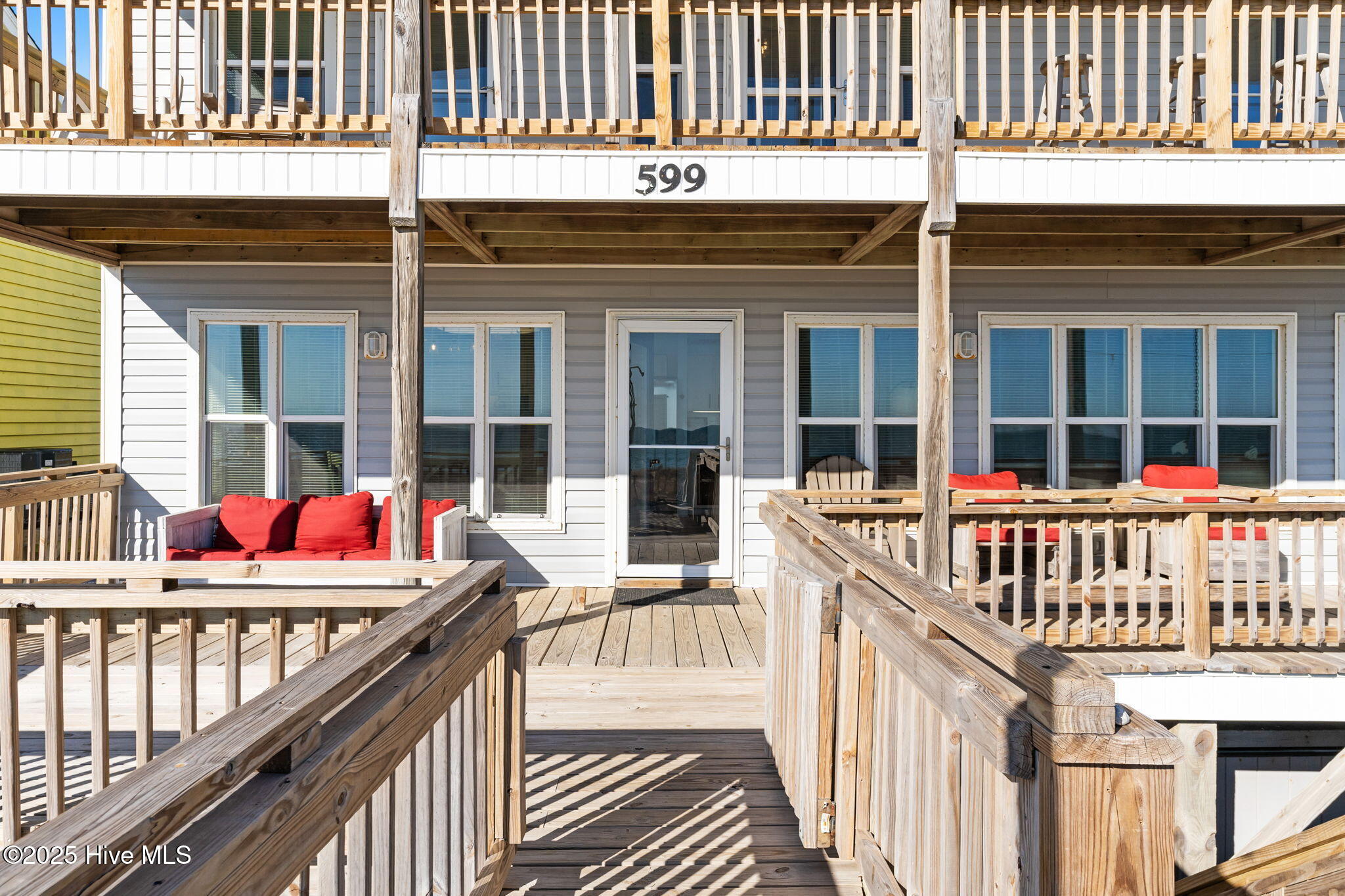 100540737 | Photo 37