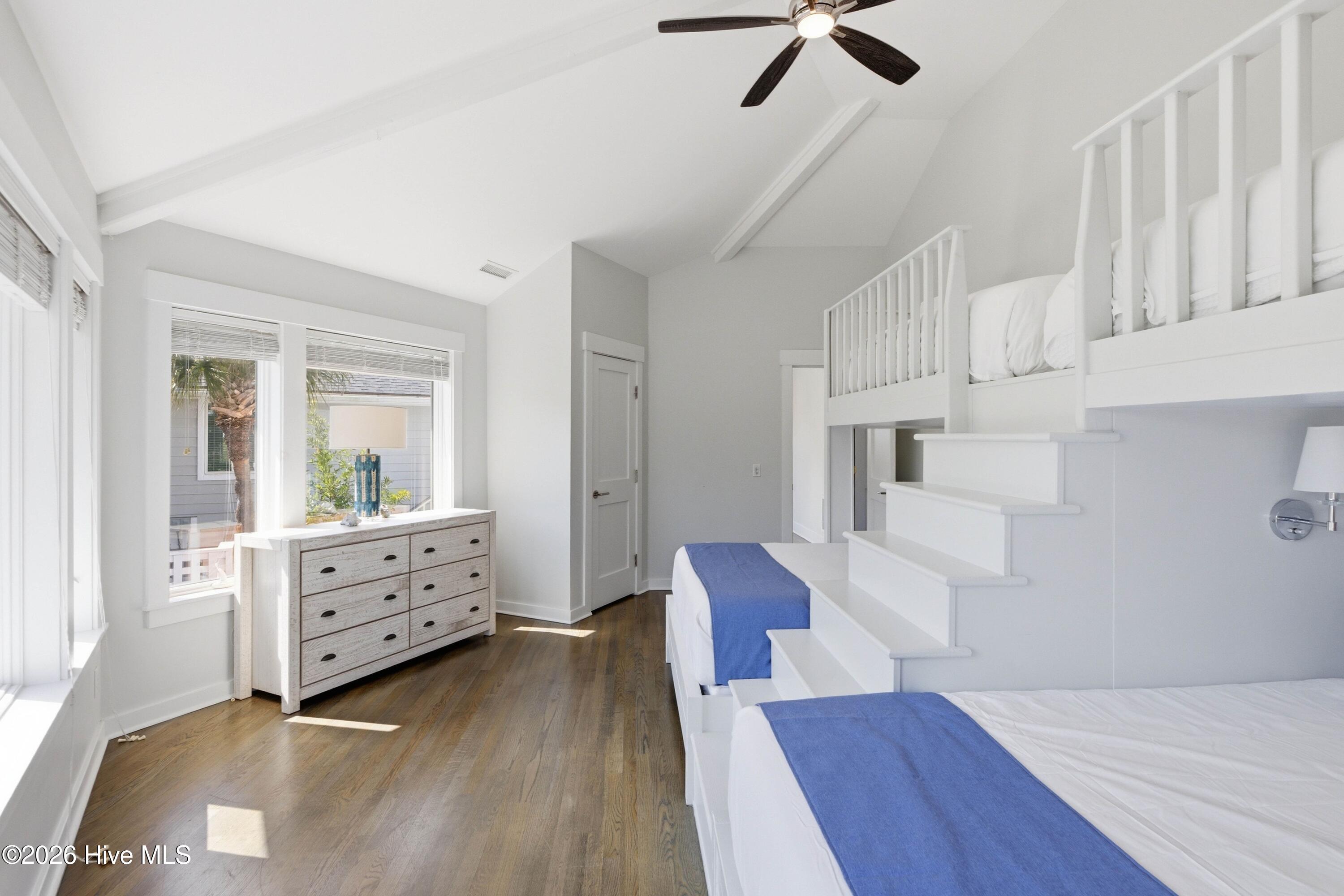 100560271 | Photo 27