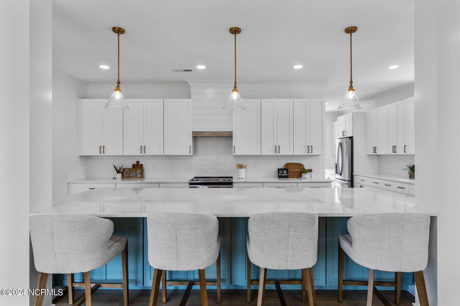 100548615 | Photo 14