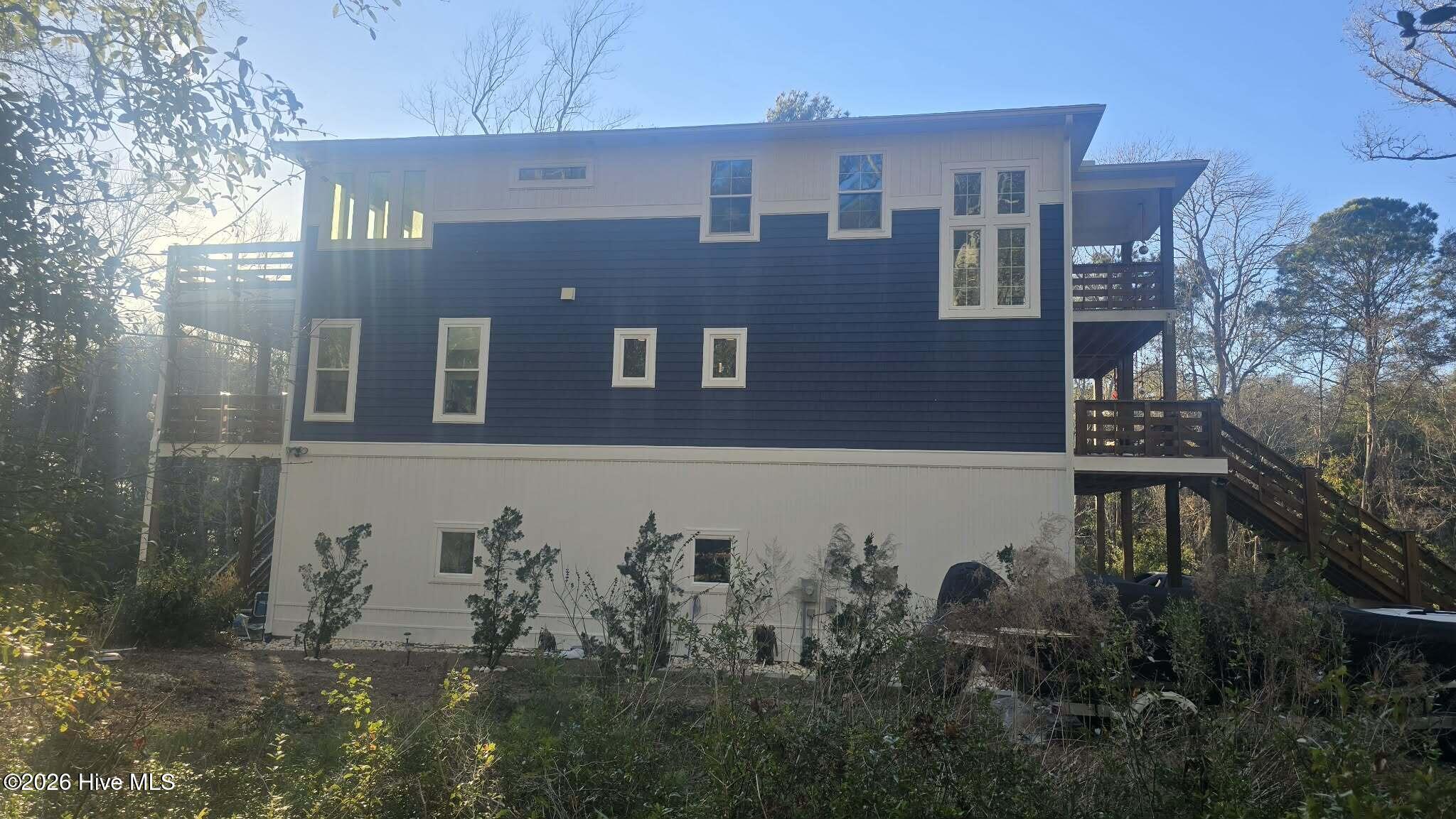 100547303 | Photo 65