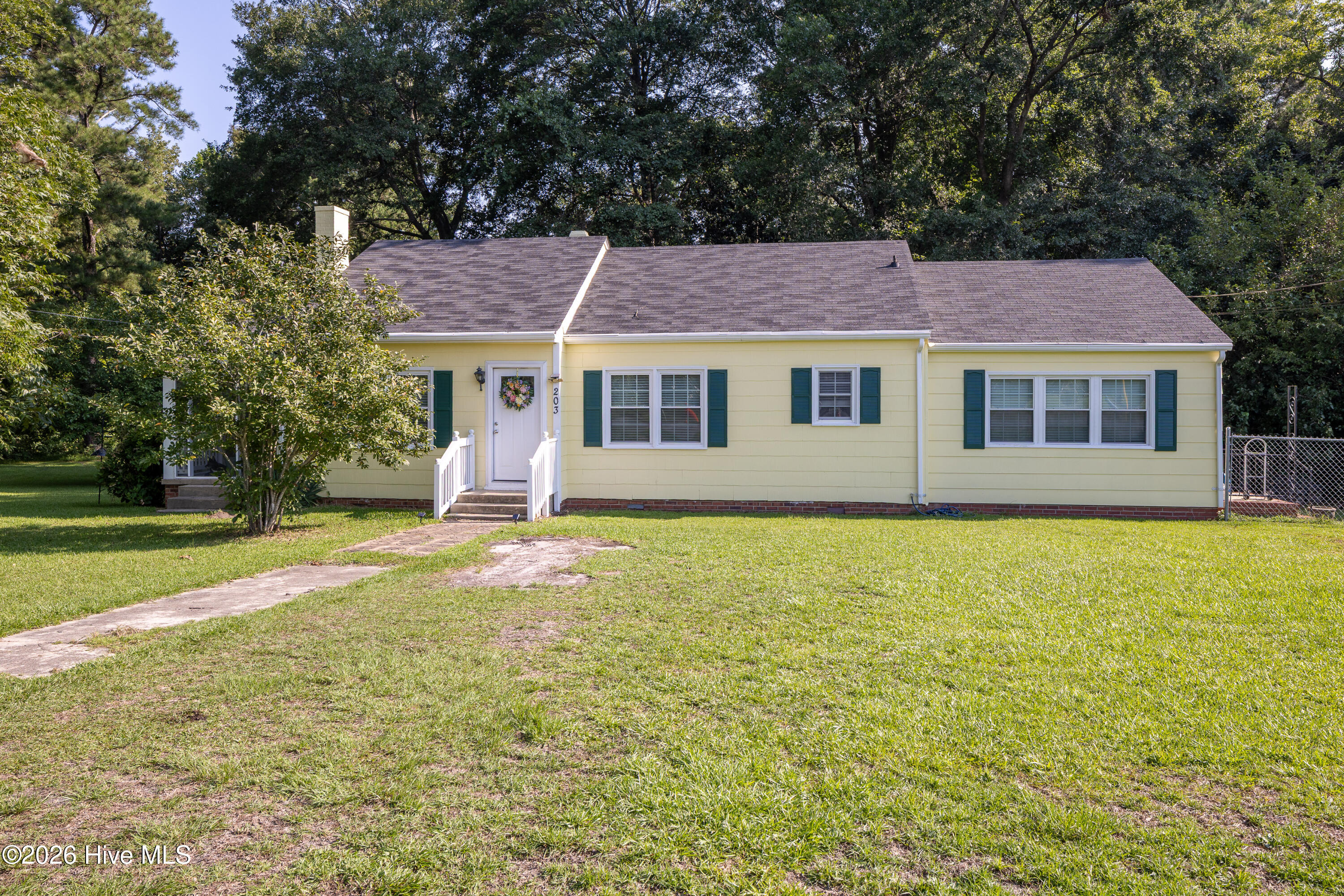2nd image of 203 Willow Rd, Clinton, NC 28328 | MLS# 100596853