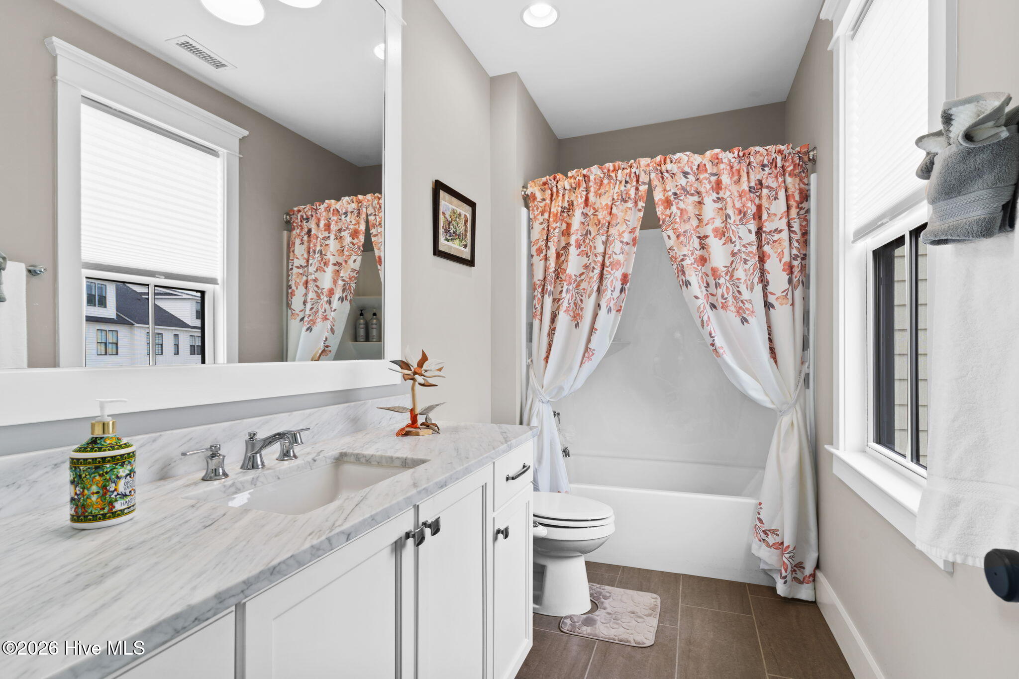 100569048 | Photo 28