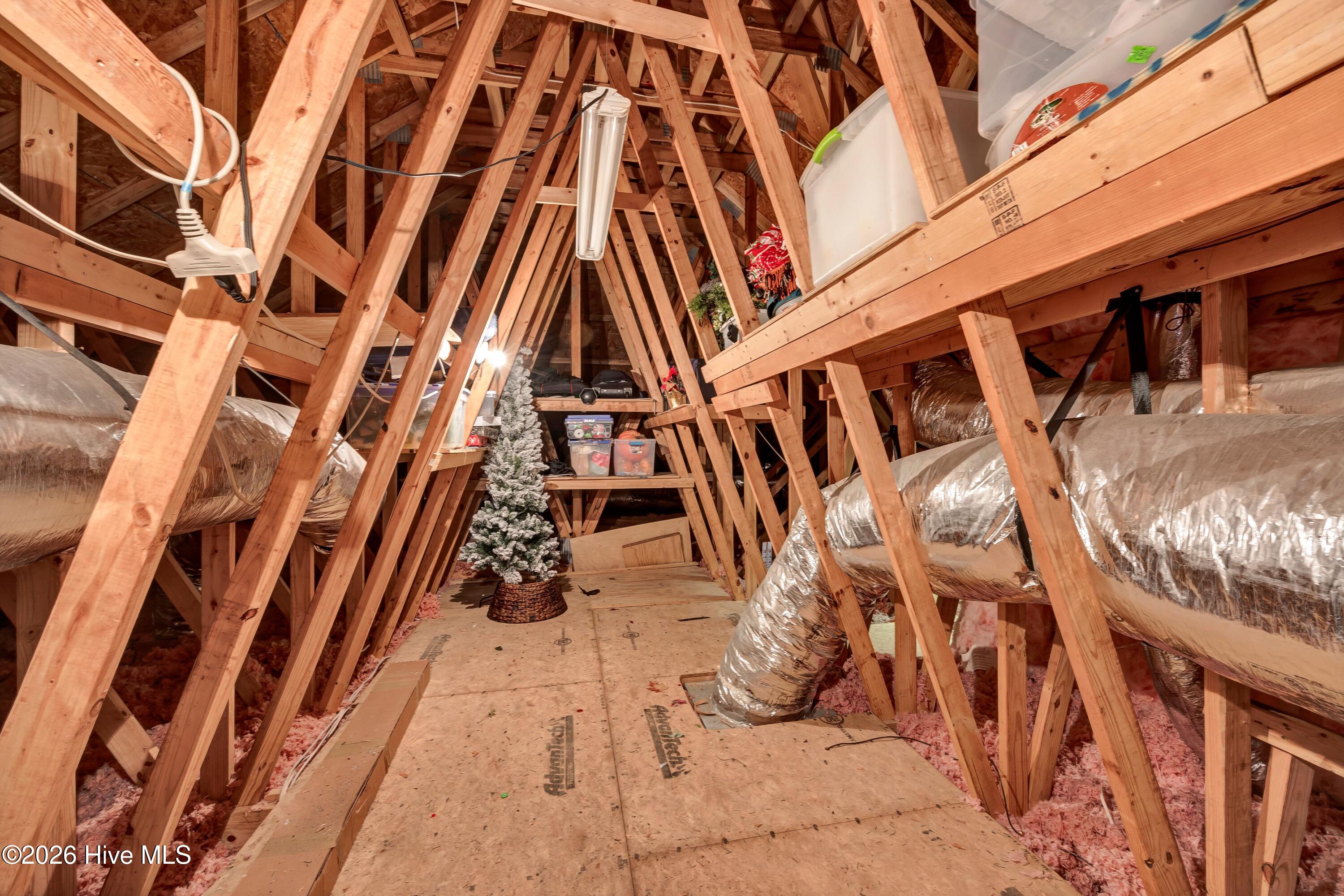 100550306 | Photo 27