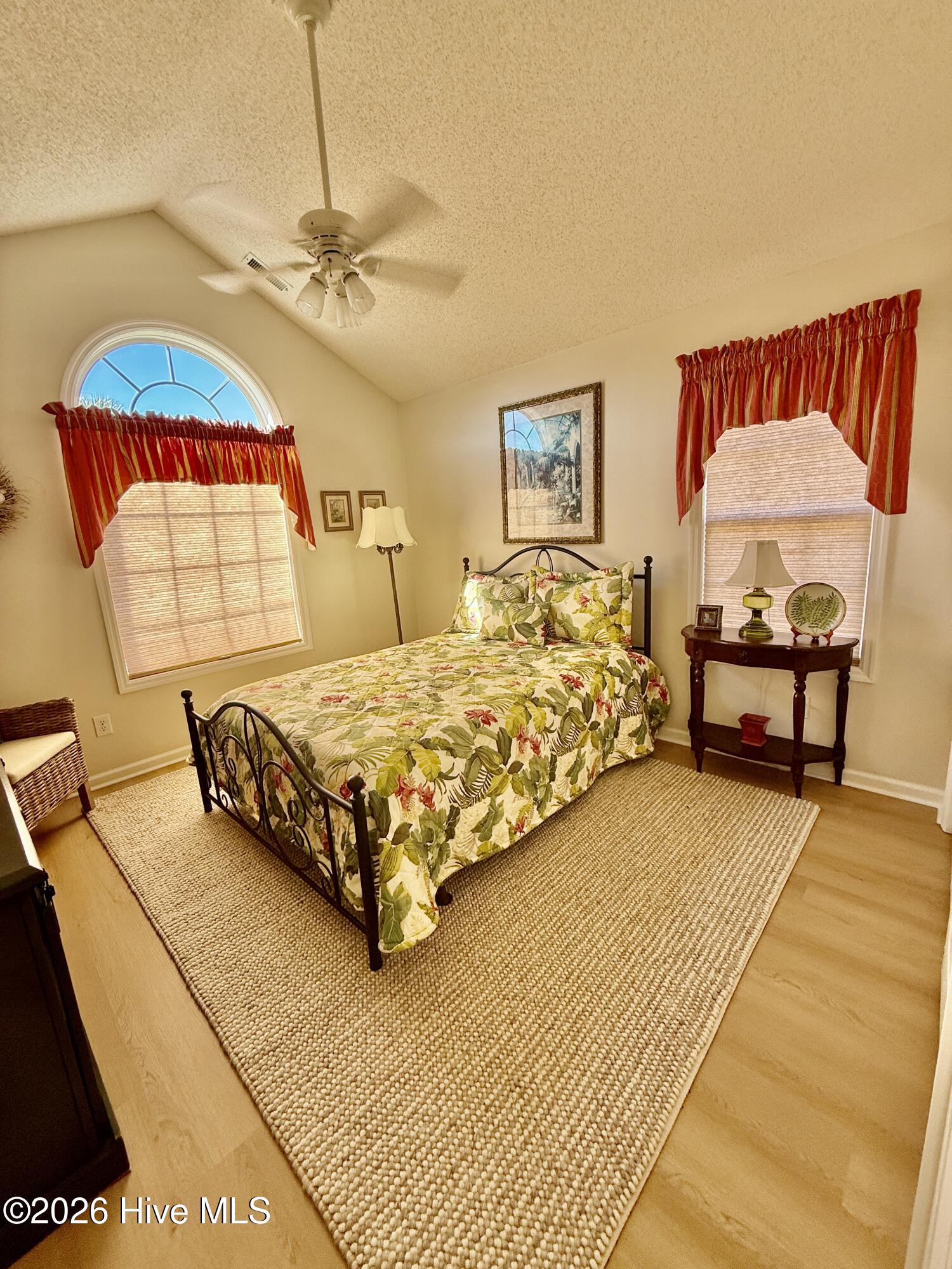 100561719 | Photo 20