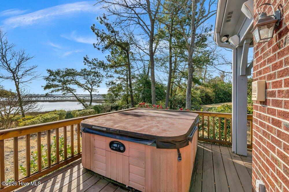 100558488 | Photo 51