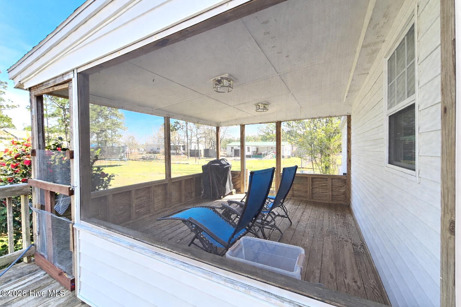 100561319 | Photo 11