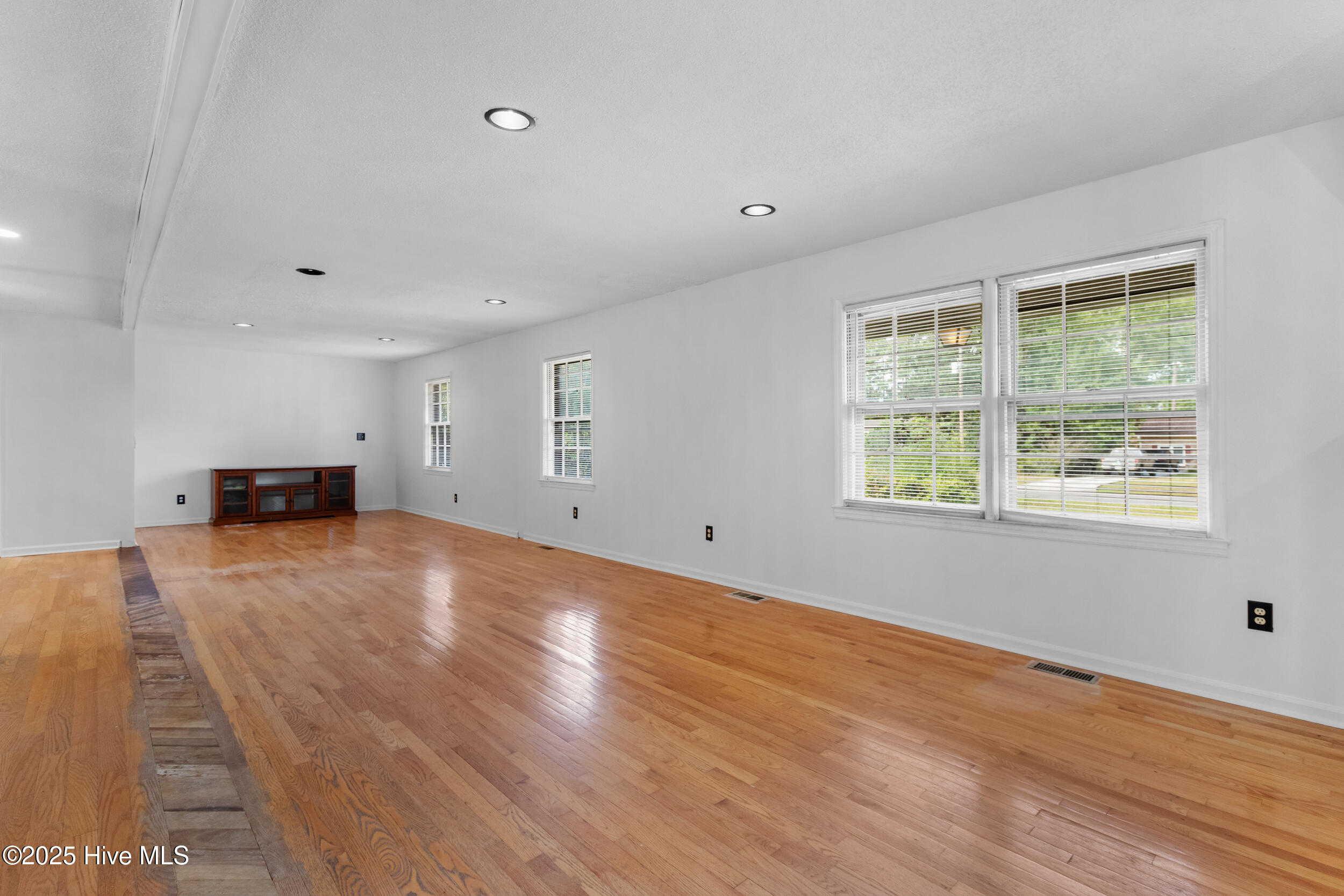 100535296 | Photo 13