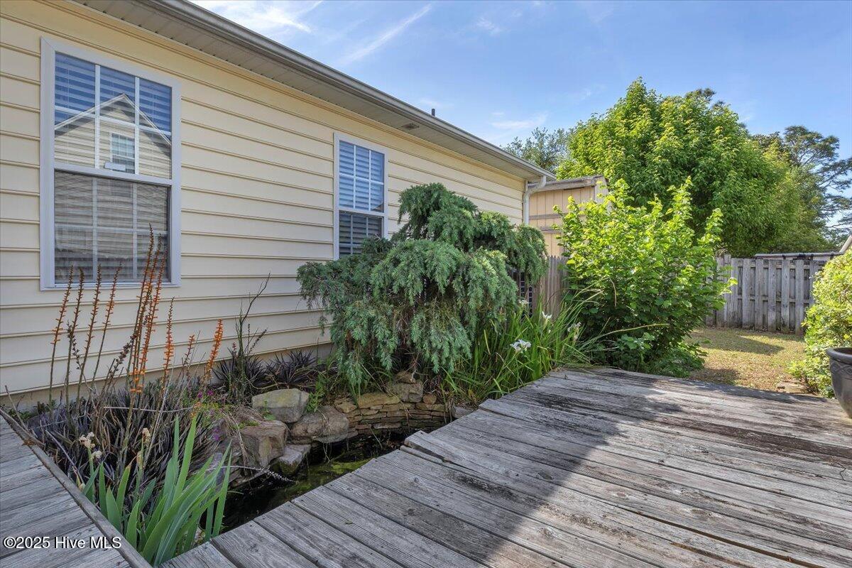 100549316 | Photo 21