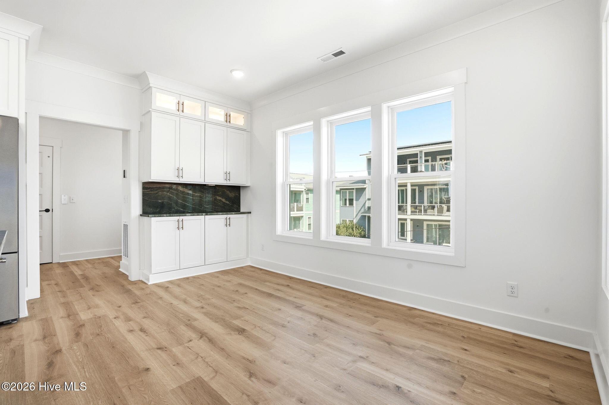 100561284 | Photo 54