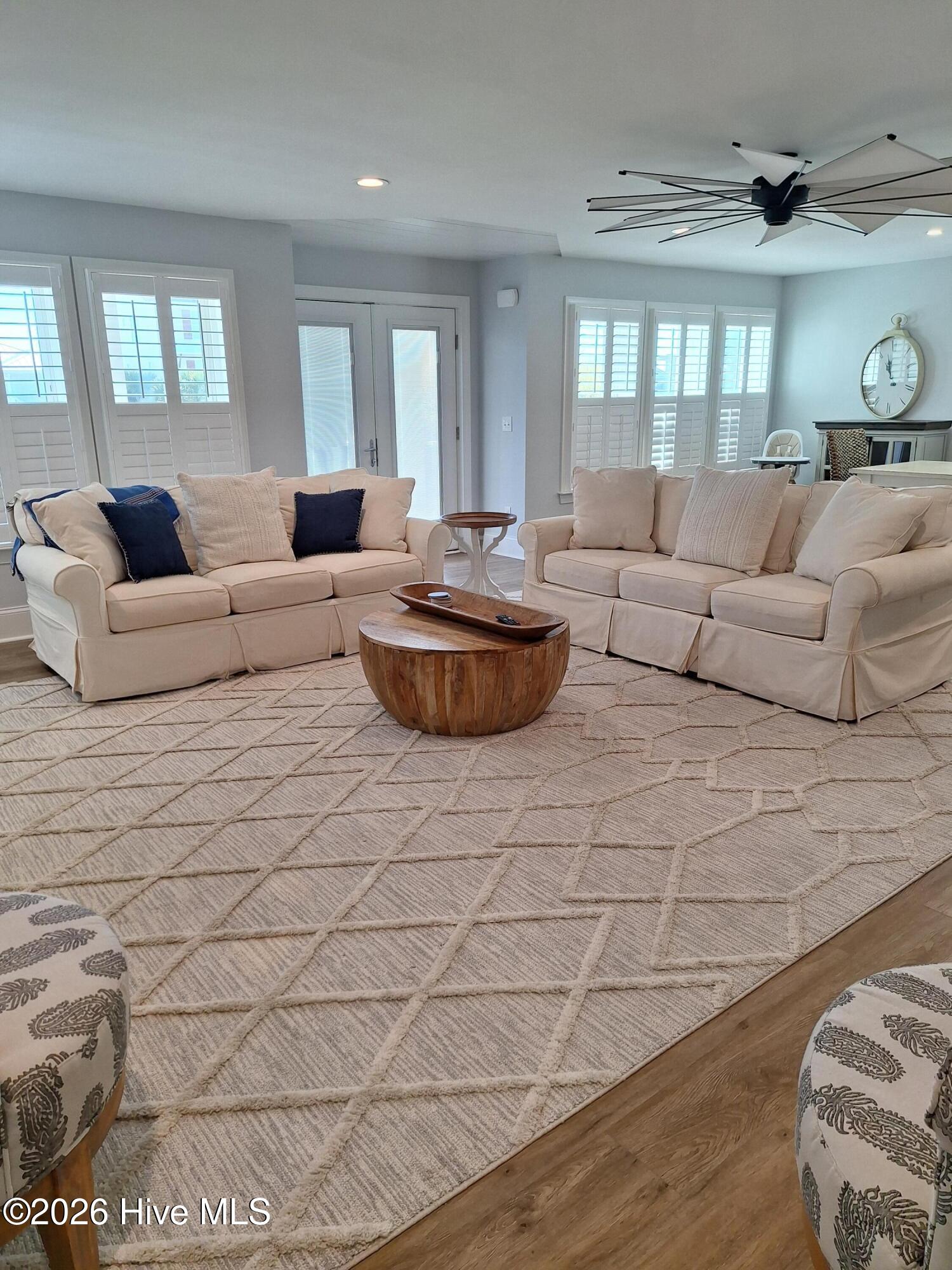 100565037 | Photo 14