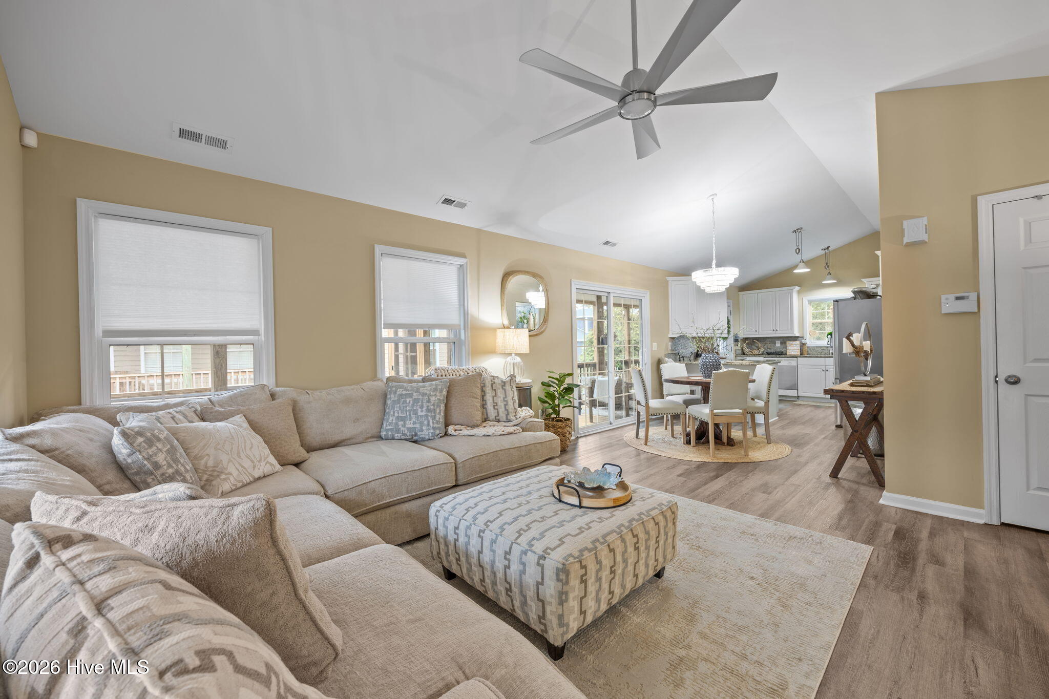 100553265 | Photo 13