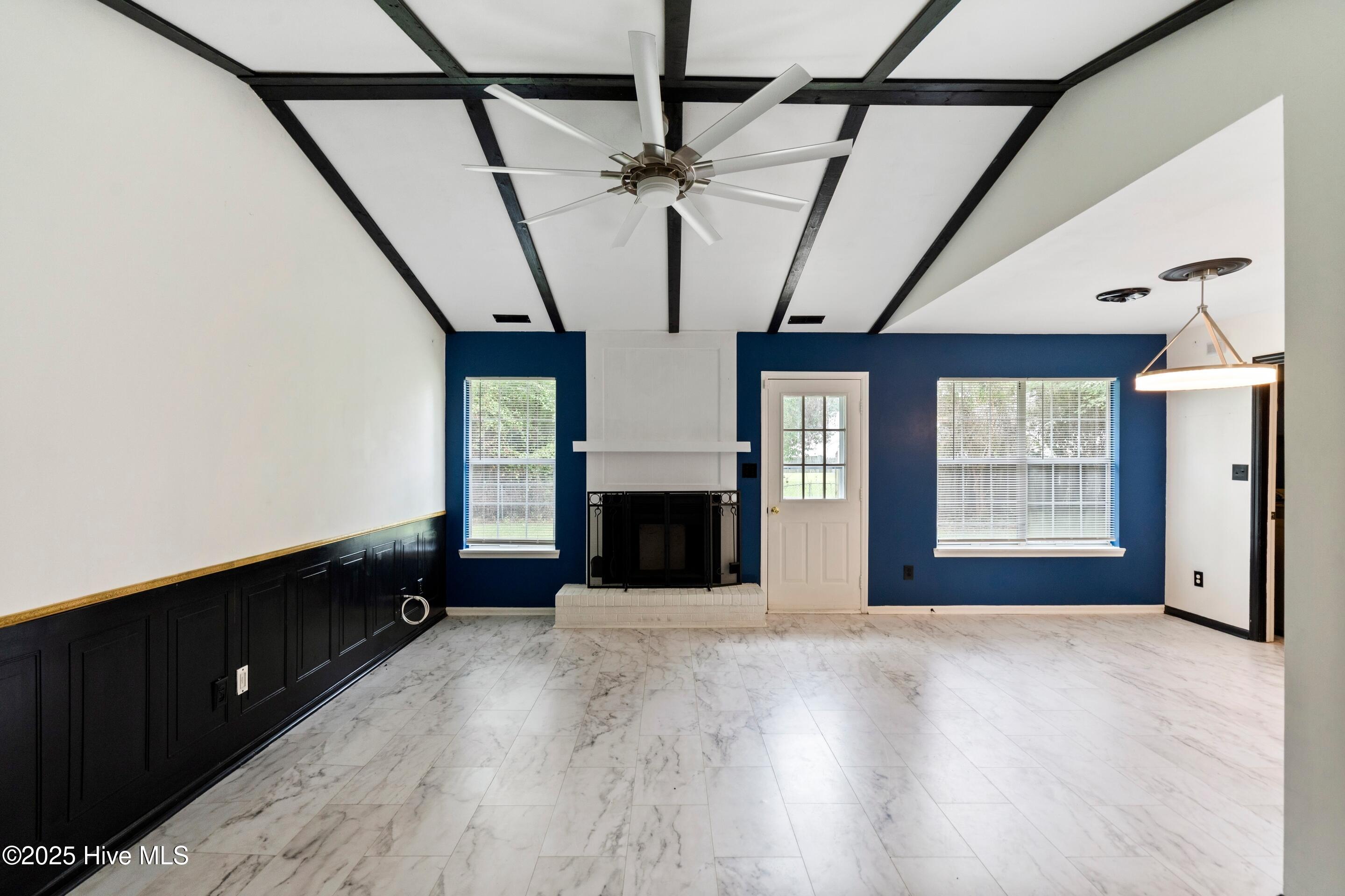 100523596 | Photo 25