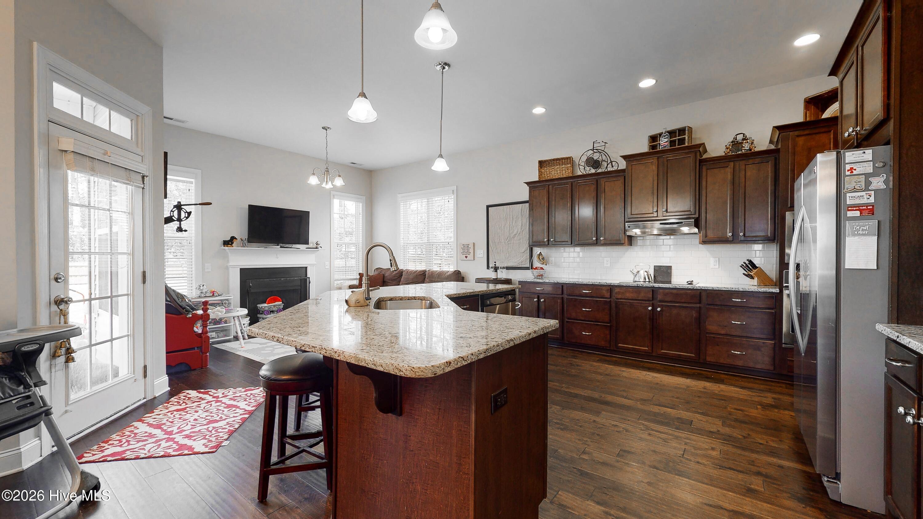 100570158 | Photo 17