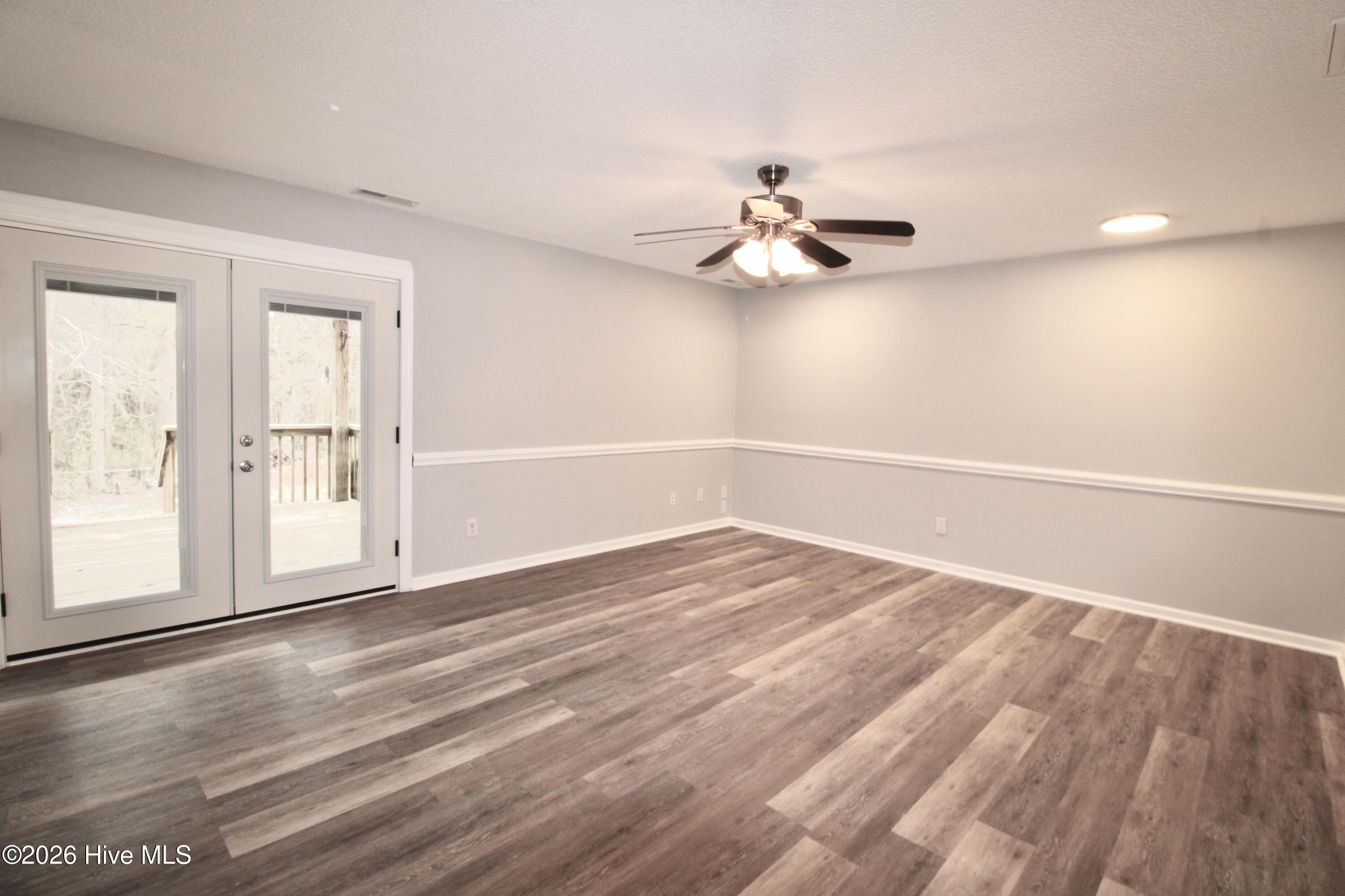 100555902 | Photo 21