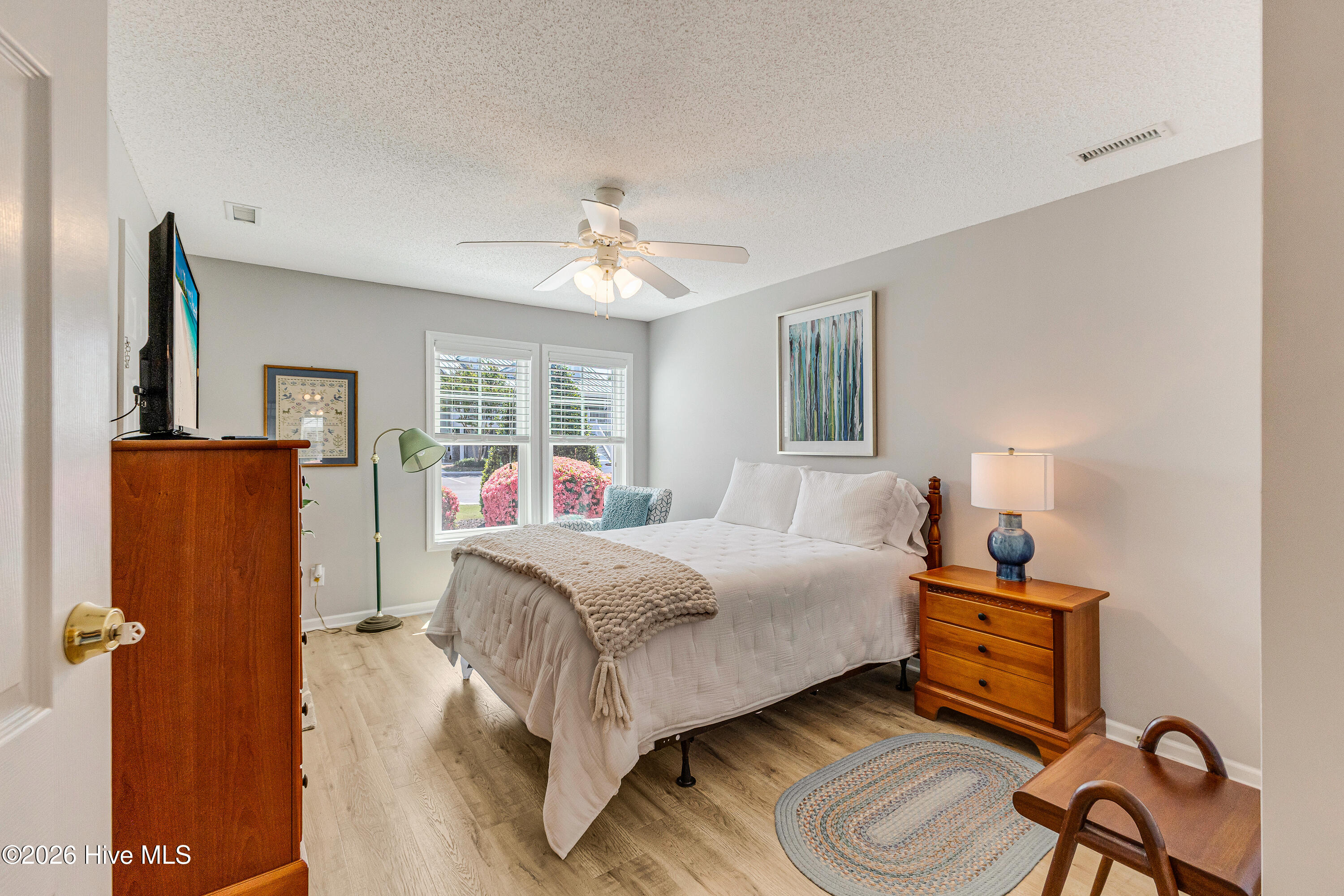 100566975 | Photo 20