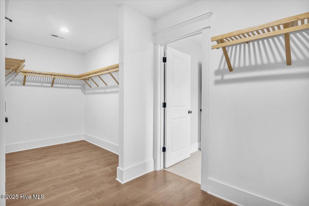 100523445 | Photo 45