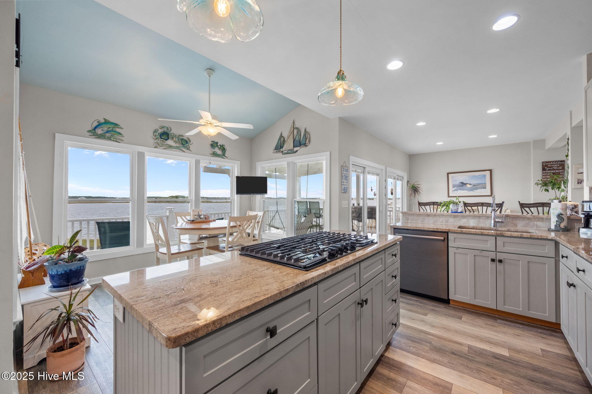 100539453 | Photo 13