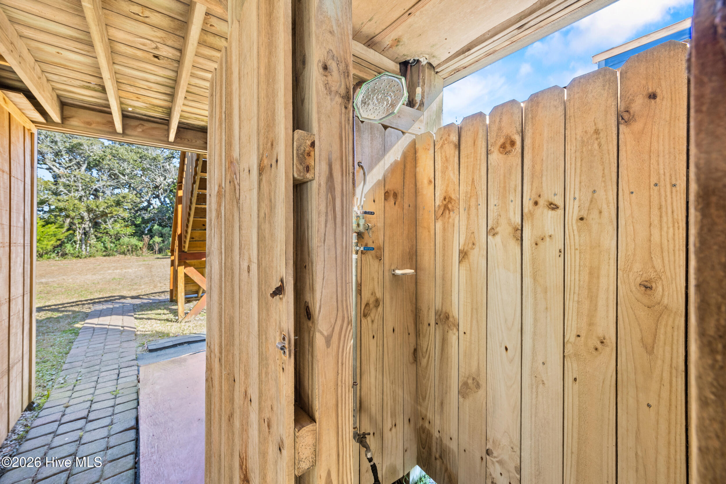 100549784 | Photo 24