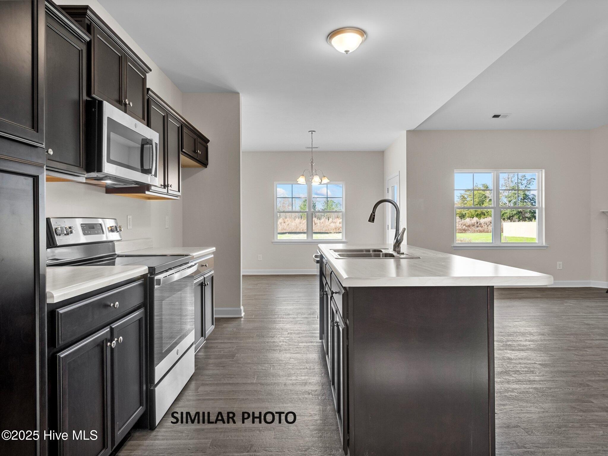 100548702 | Photo 14