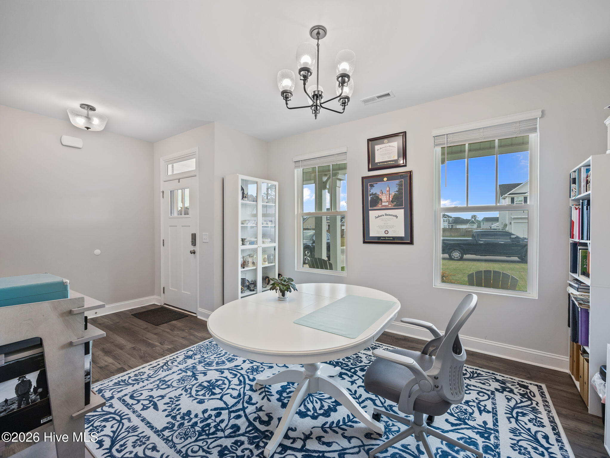 100562979 | Photo 14