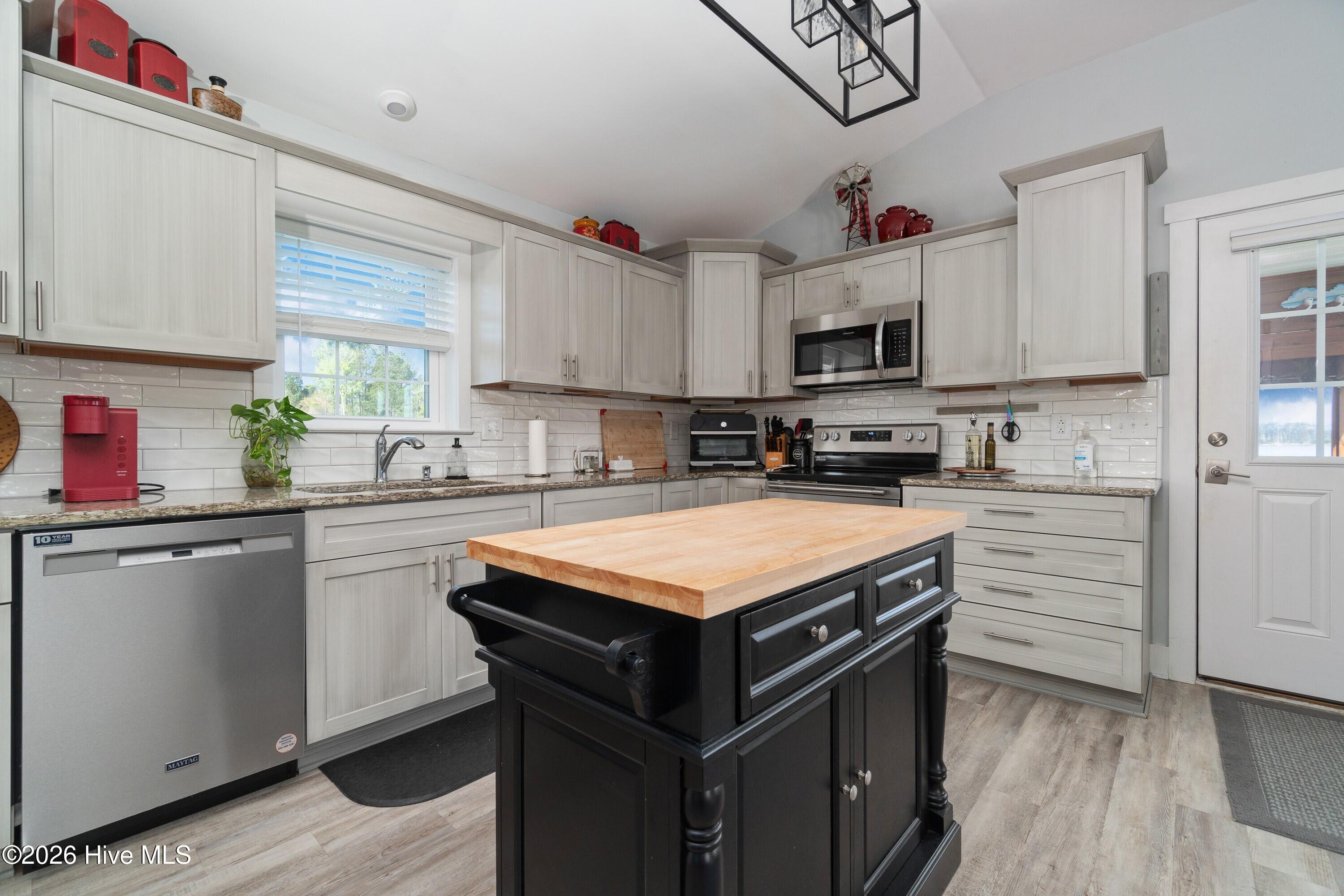 678 Weaver Camp Road,Merritt
