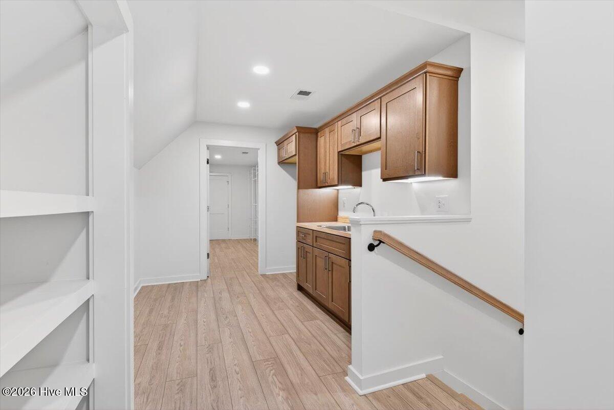 100508679 | Photo 22