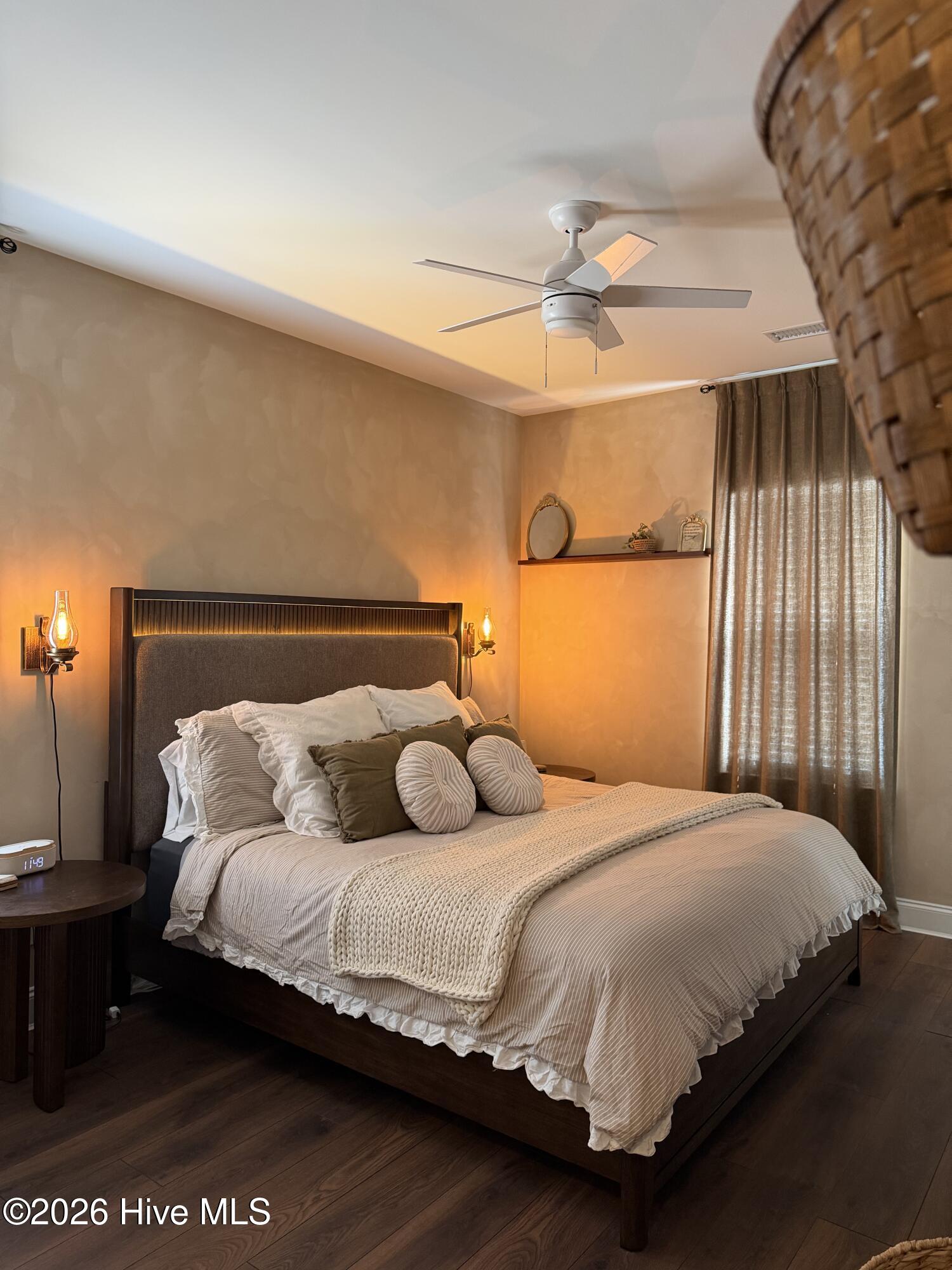 100568298 | Photo 16