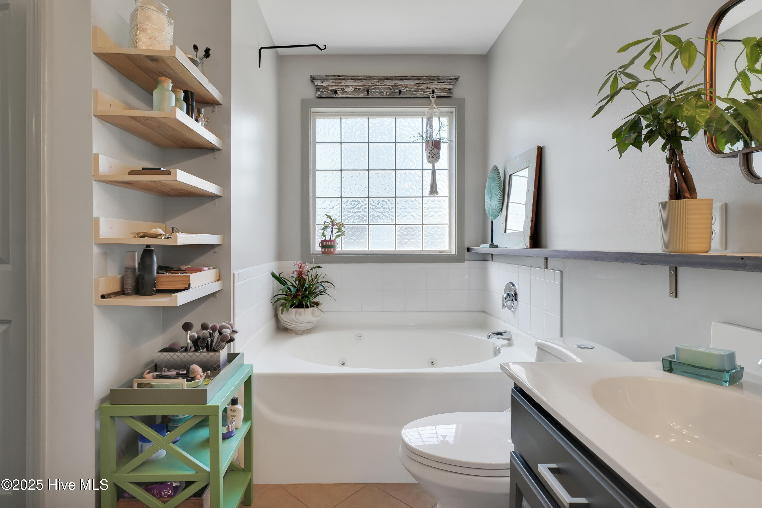 100525985 | Photo 26