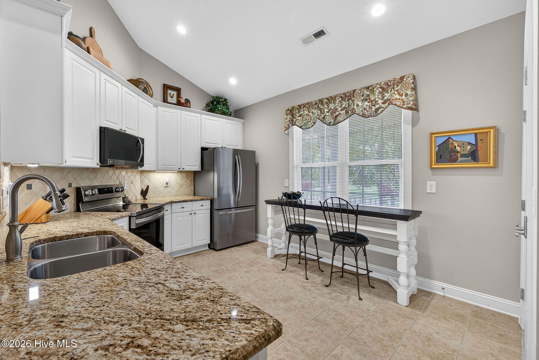 100565648 | Photo 11