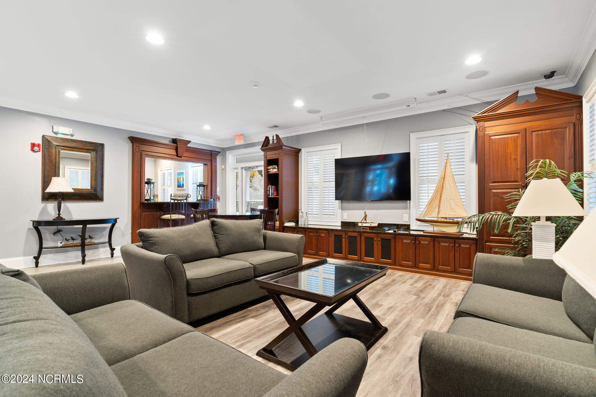 100542998 | Photo 18