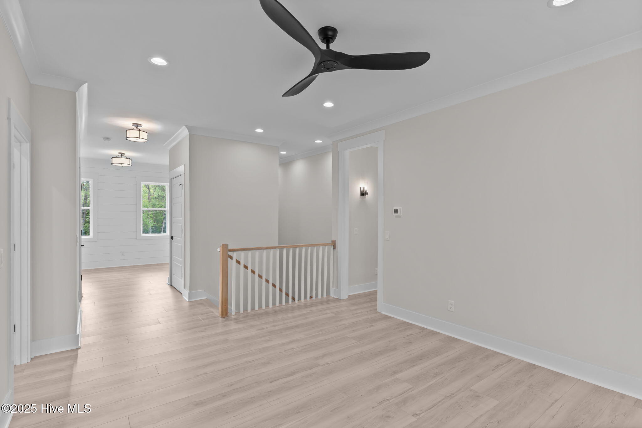 100548099 | Photo 53