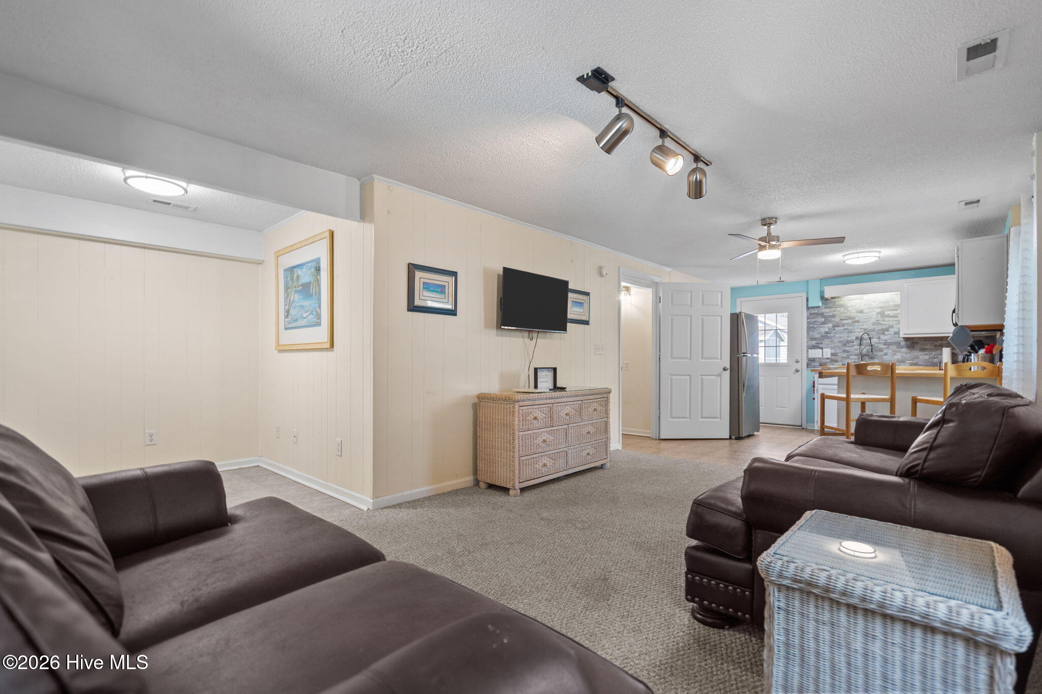 100558110 | Photo 42