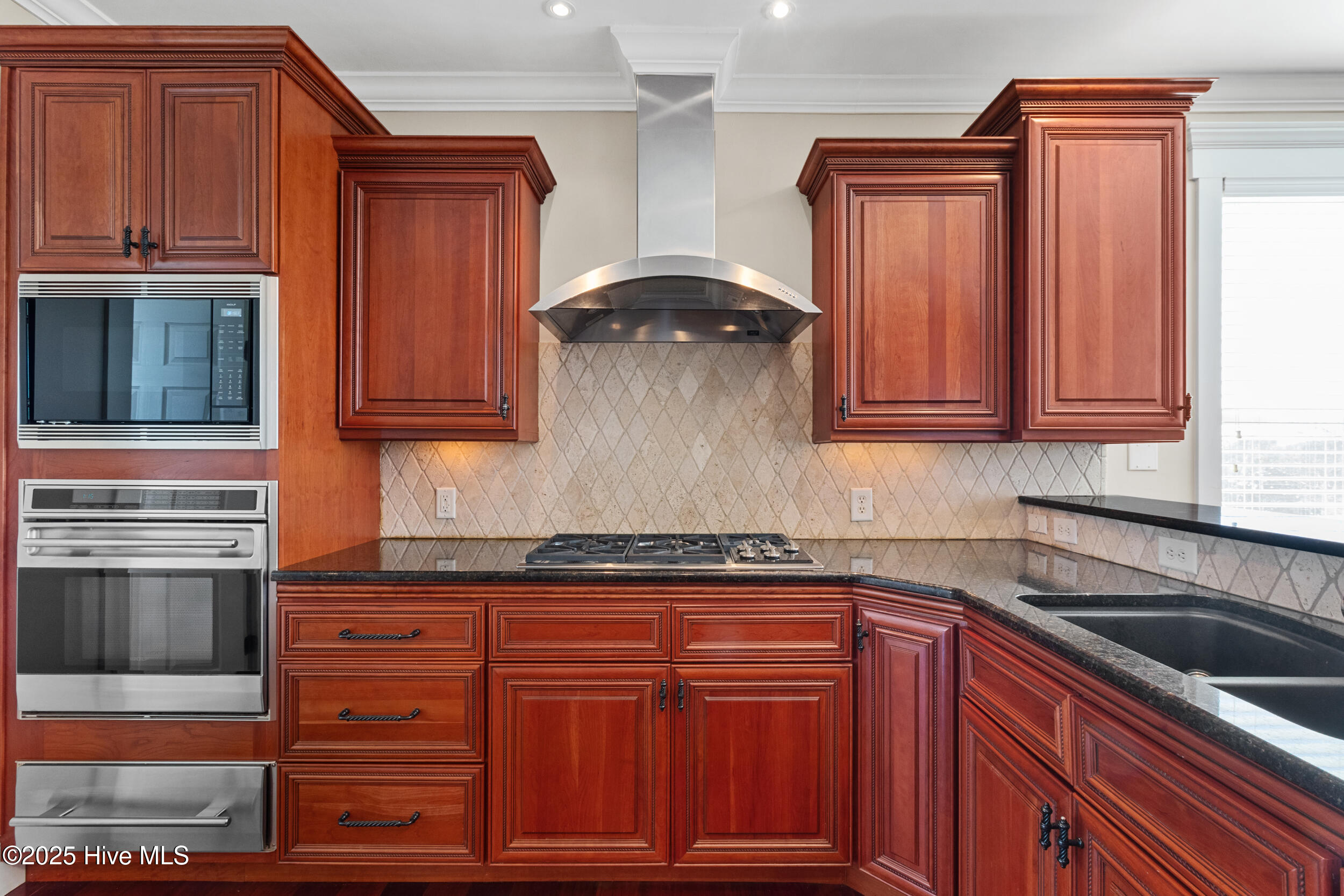 100538767 | Photo 10