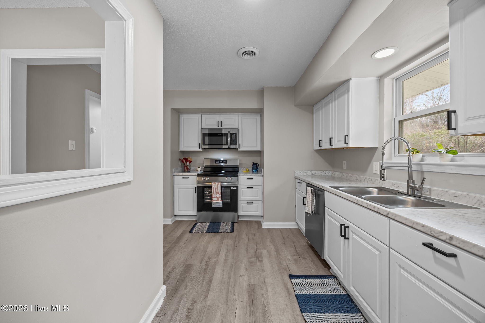 100552306 | Photo 15