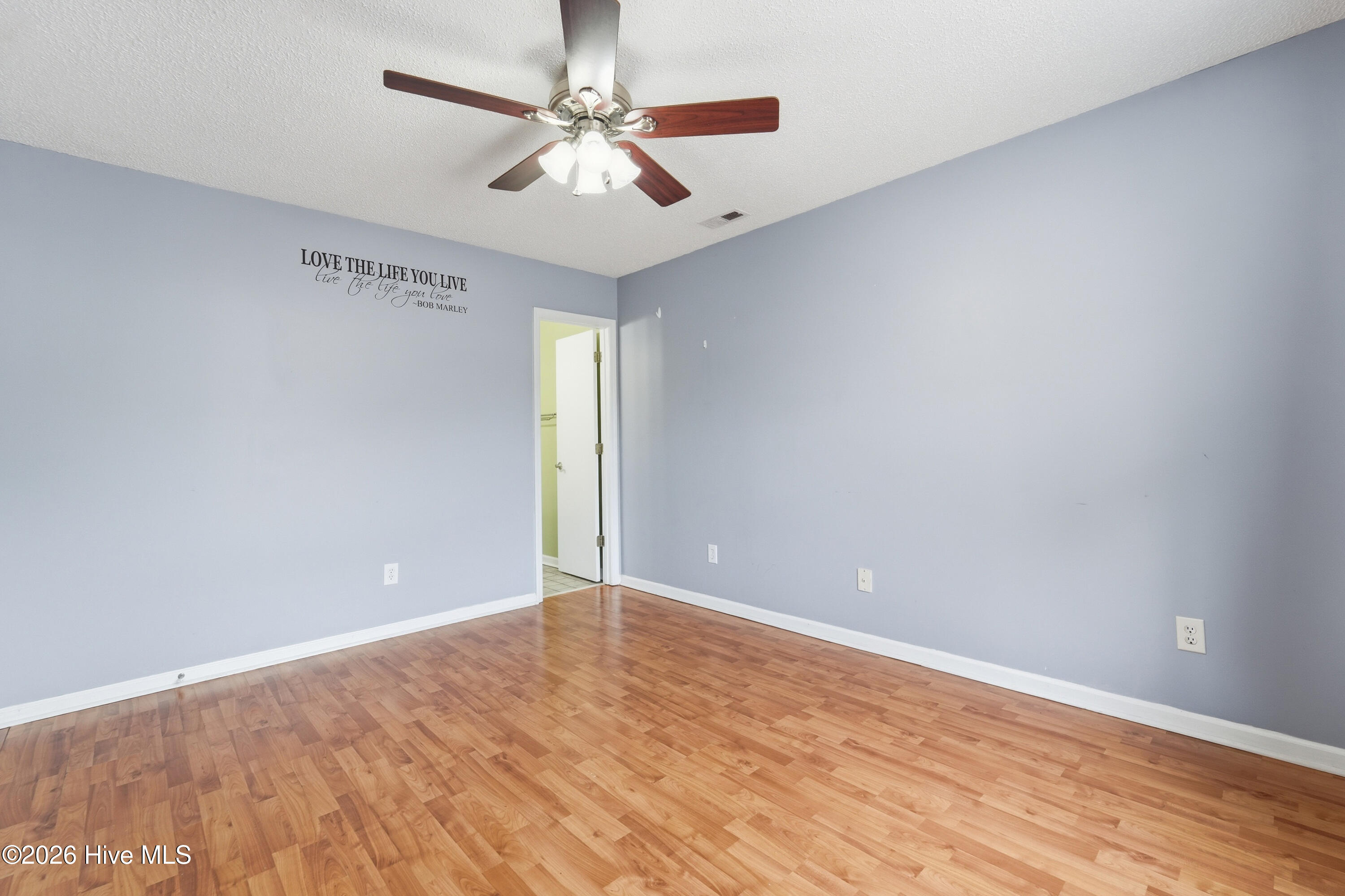 100559067 | Photo 46