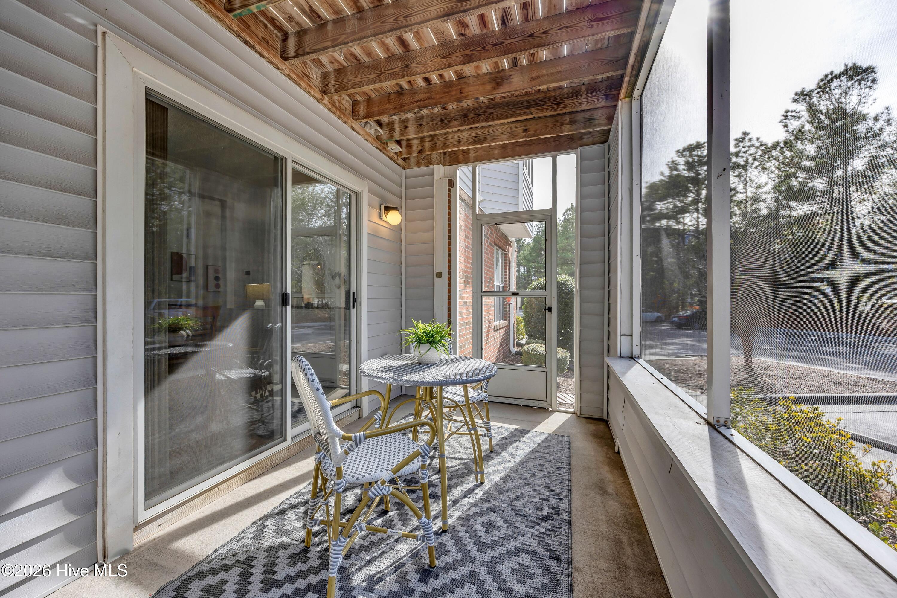 100550848 | Photo 25