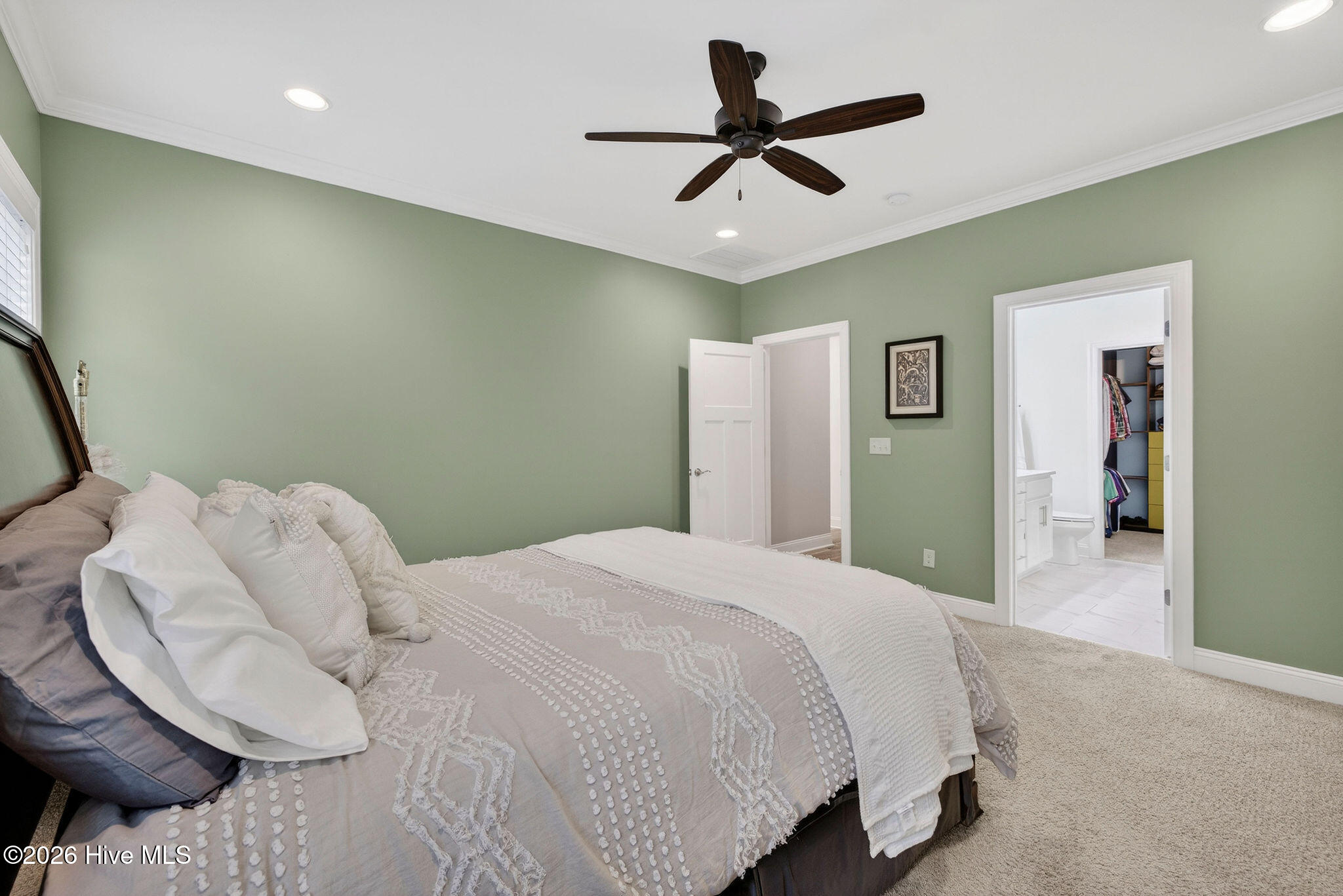 100557170 | Photo 34