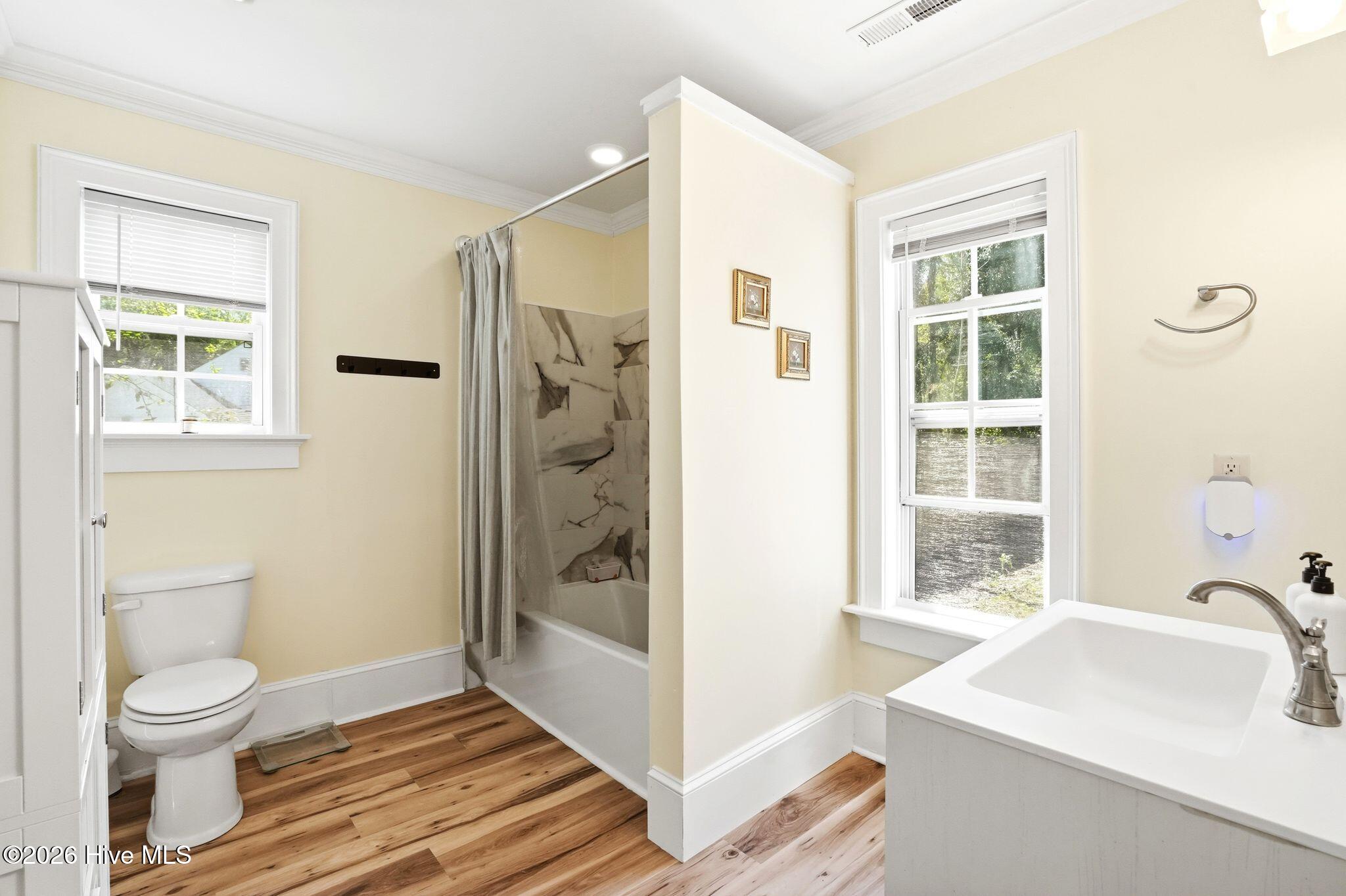 100564510 | Photo 44