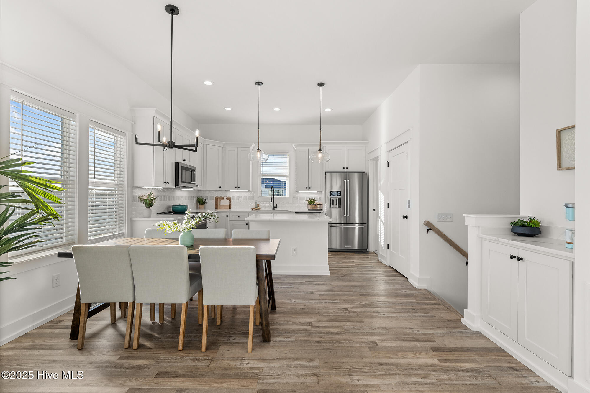 100542866 | Photo 25