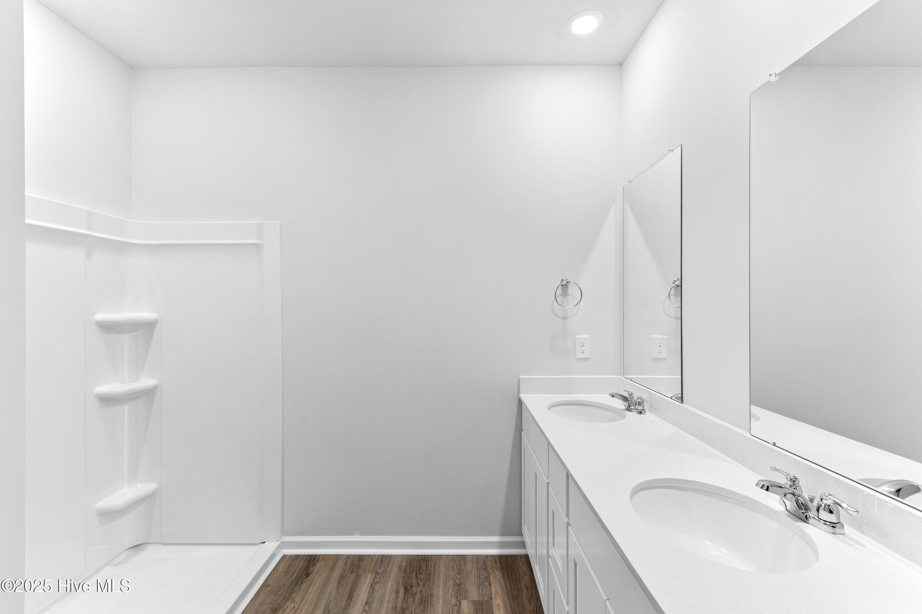 100532223 | Photo 18