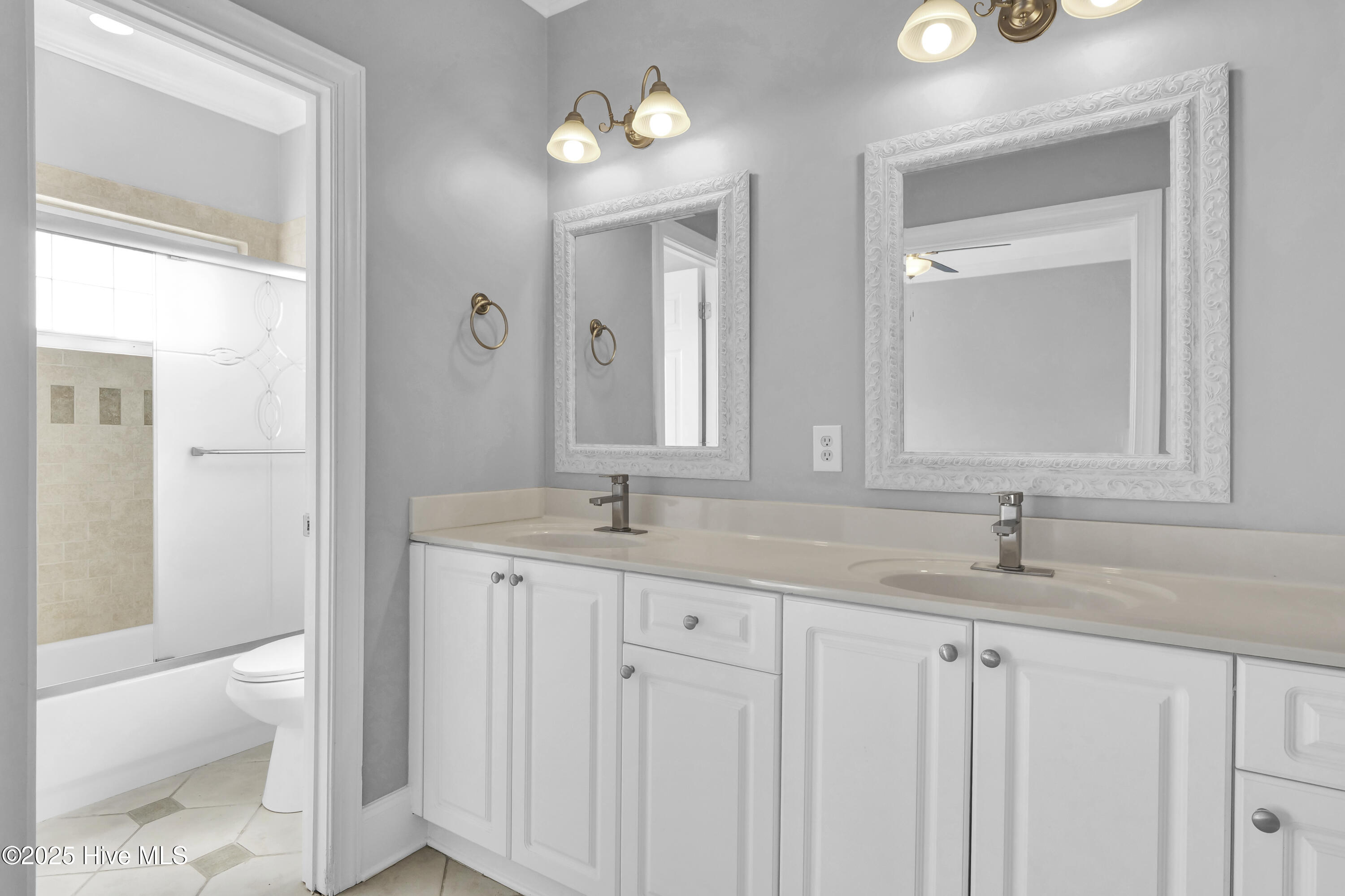 100547030 | Photo 20