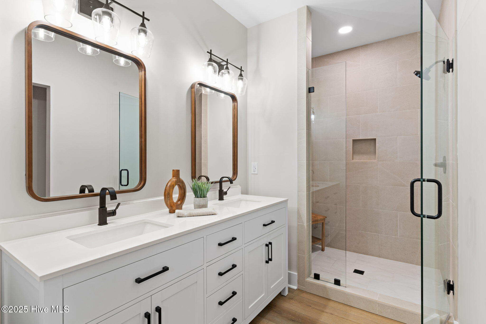 100537553 | Photo 12