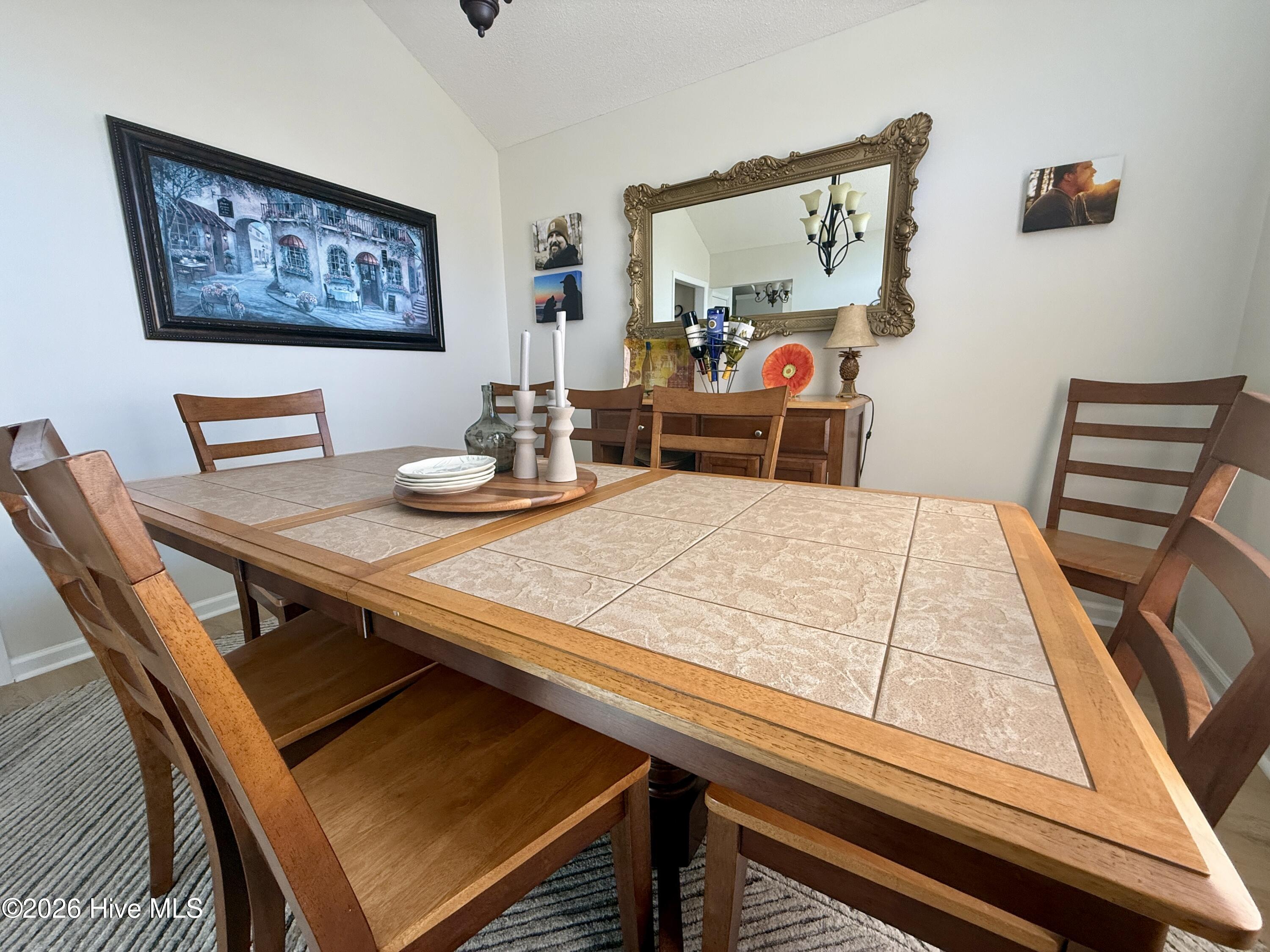 100561719 | Photo 14