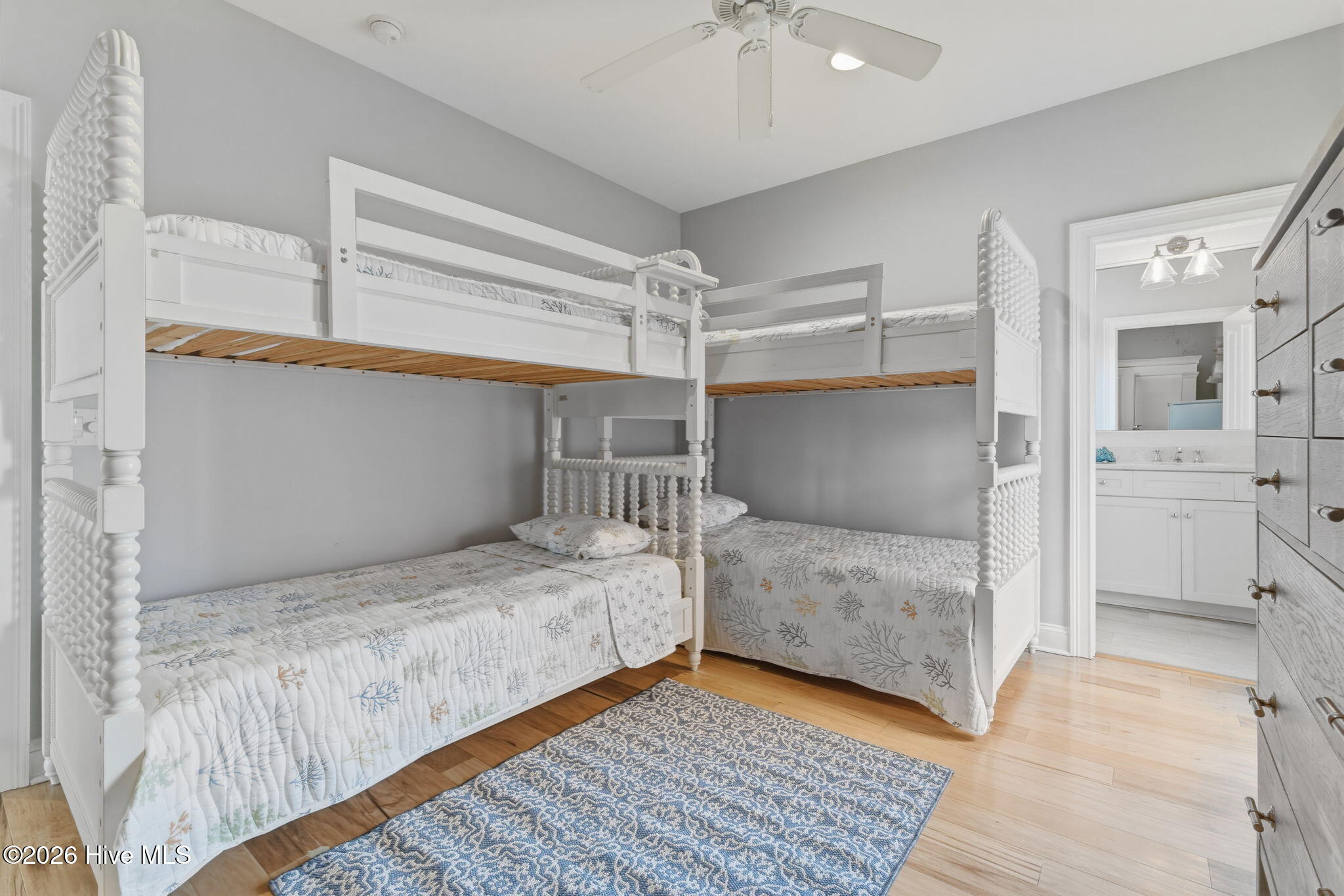 100555473 | Photo 31